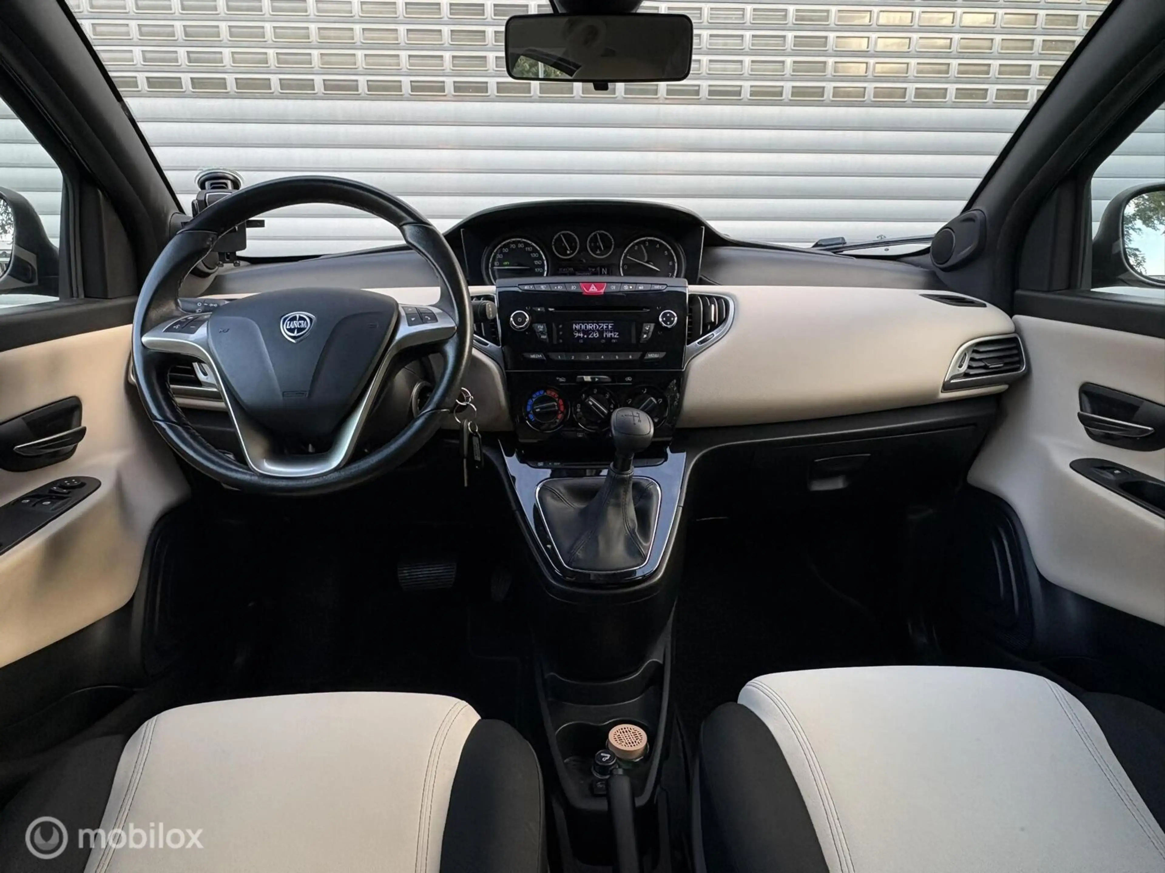 Lancia Ypsilon 0.9 TwinAir Platinum — photo 2