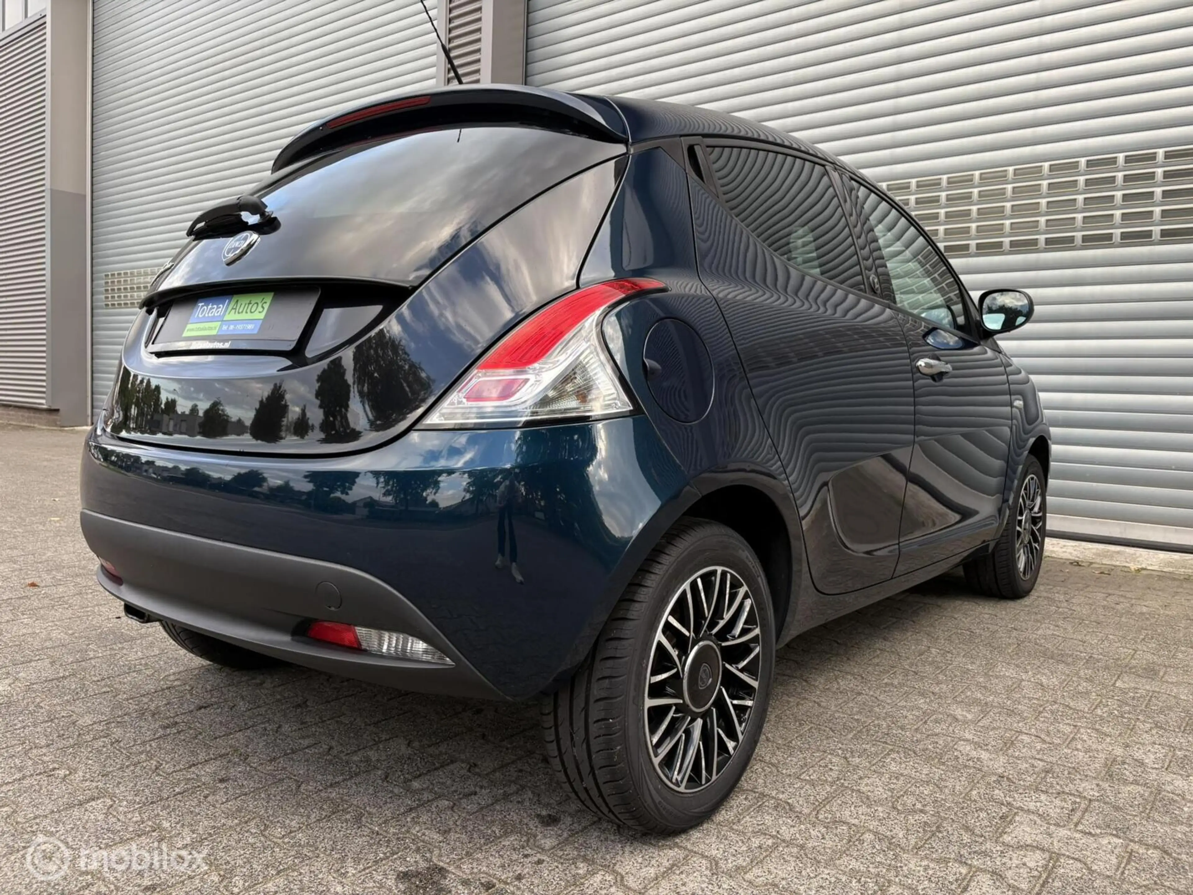 Lancia Ypsilon 0.9 TwinAir Platinum — photo 14