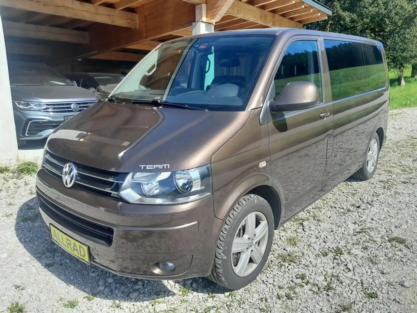 Volkswagen T5 Multivan Team 4Motion Braun - 1