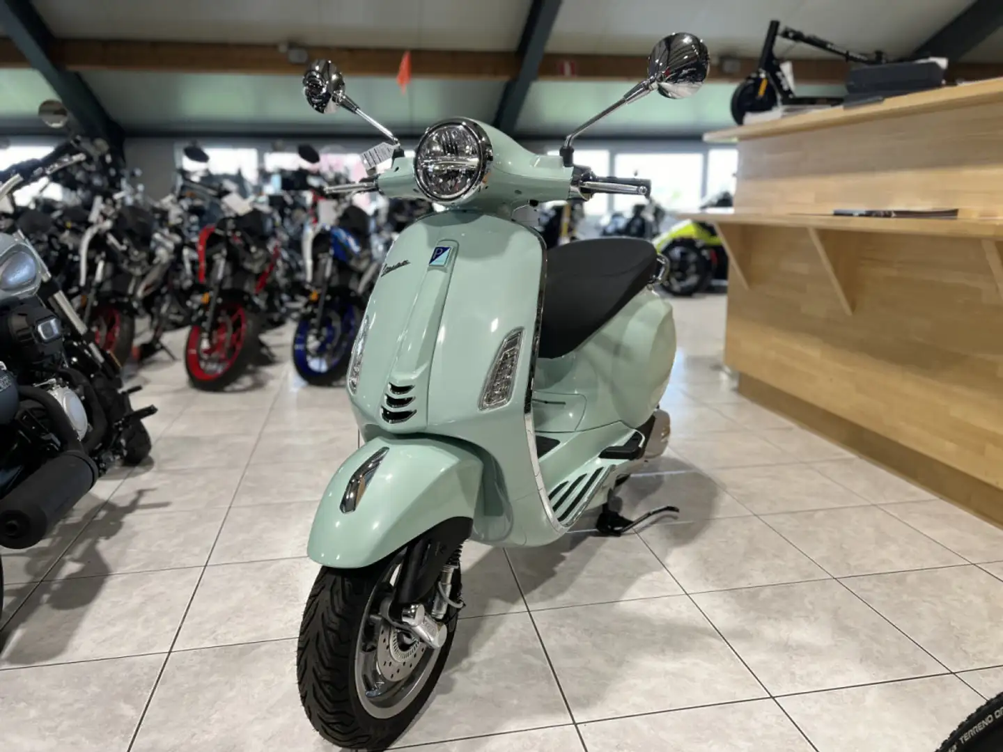 Vespa Primavera 125 Groen - 2