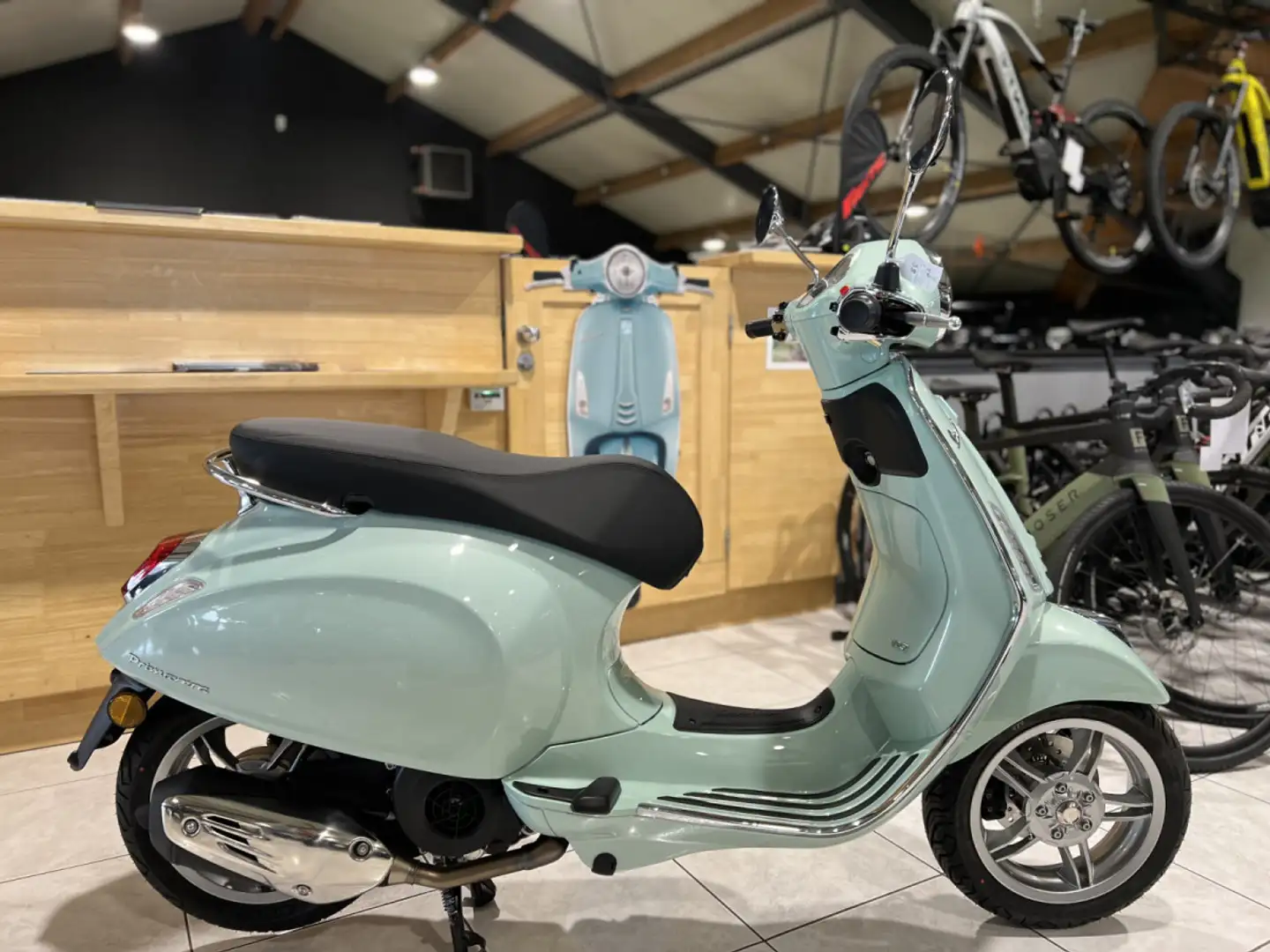 Vespa Primavera 125 Groen - 1
