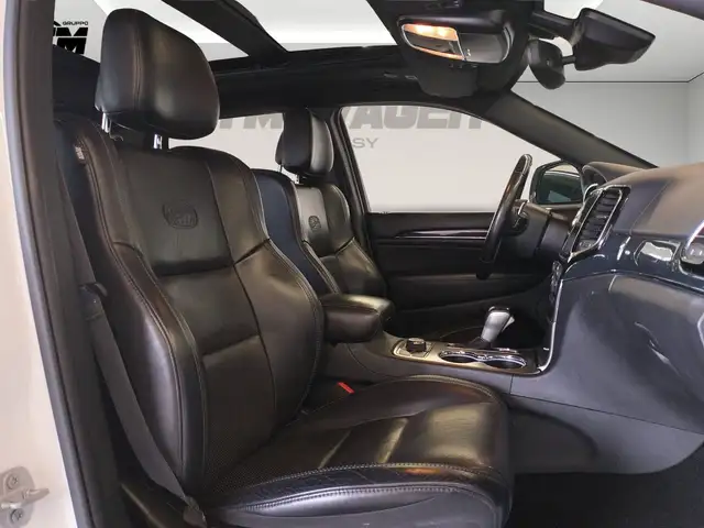 Jeep Grand Cherokee view 14