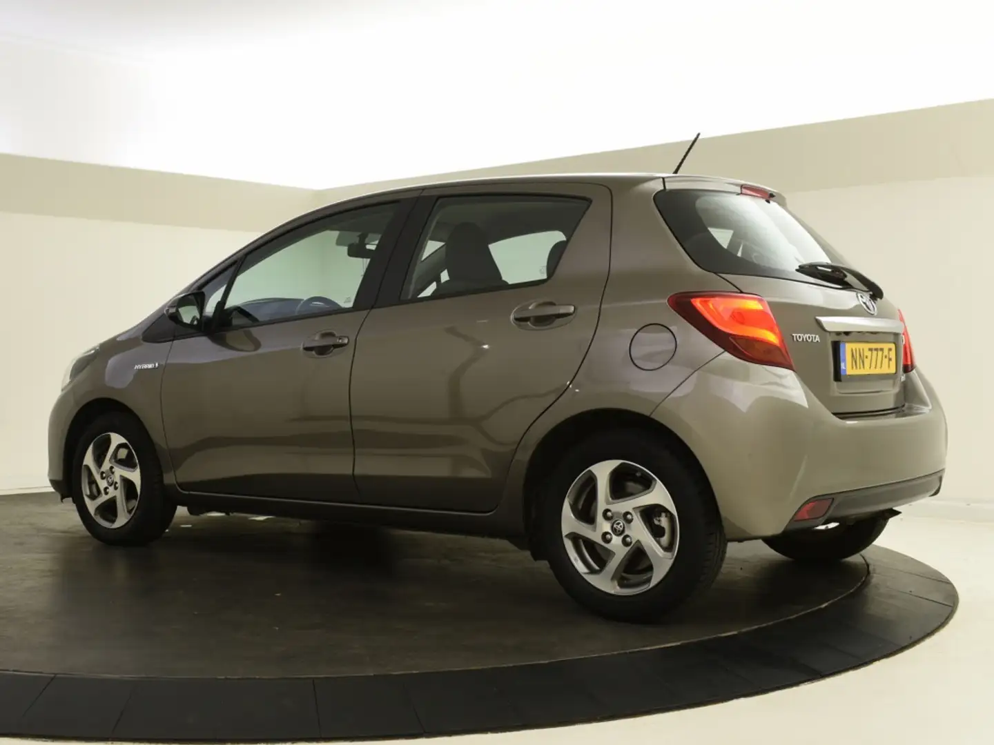 Toyota Yaris 1.5 Hybrid Trend | Navigatie | Camera Grau - 2