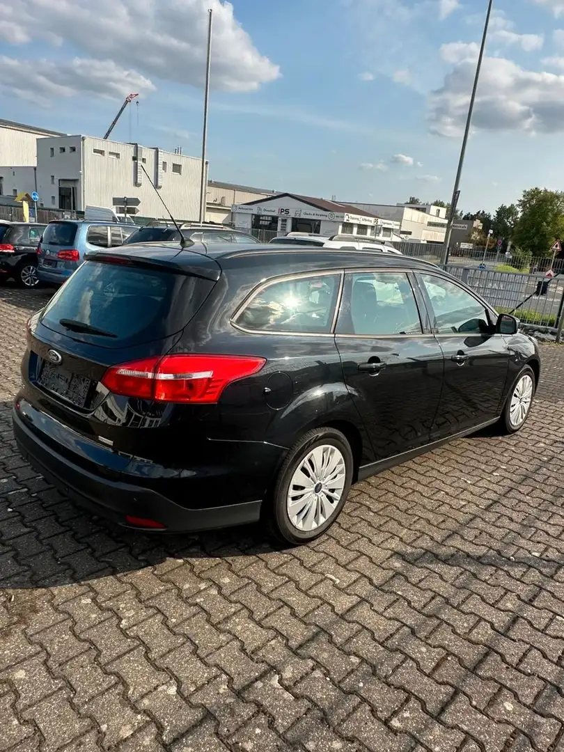 Ford Focus Turnier Trend Schwarz - 2