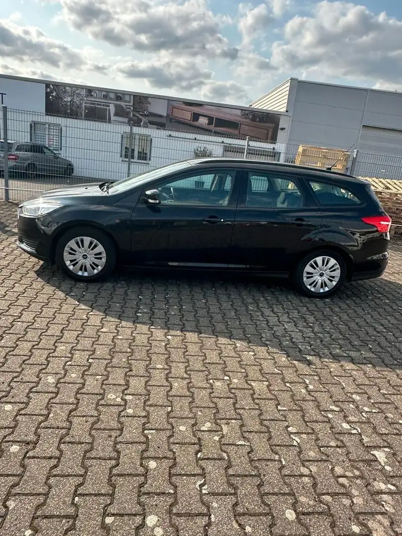 Ford Focus Turnier Trend Schwarz - 1