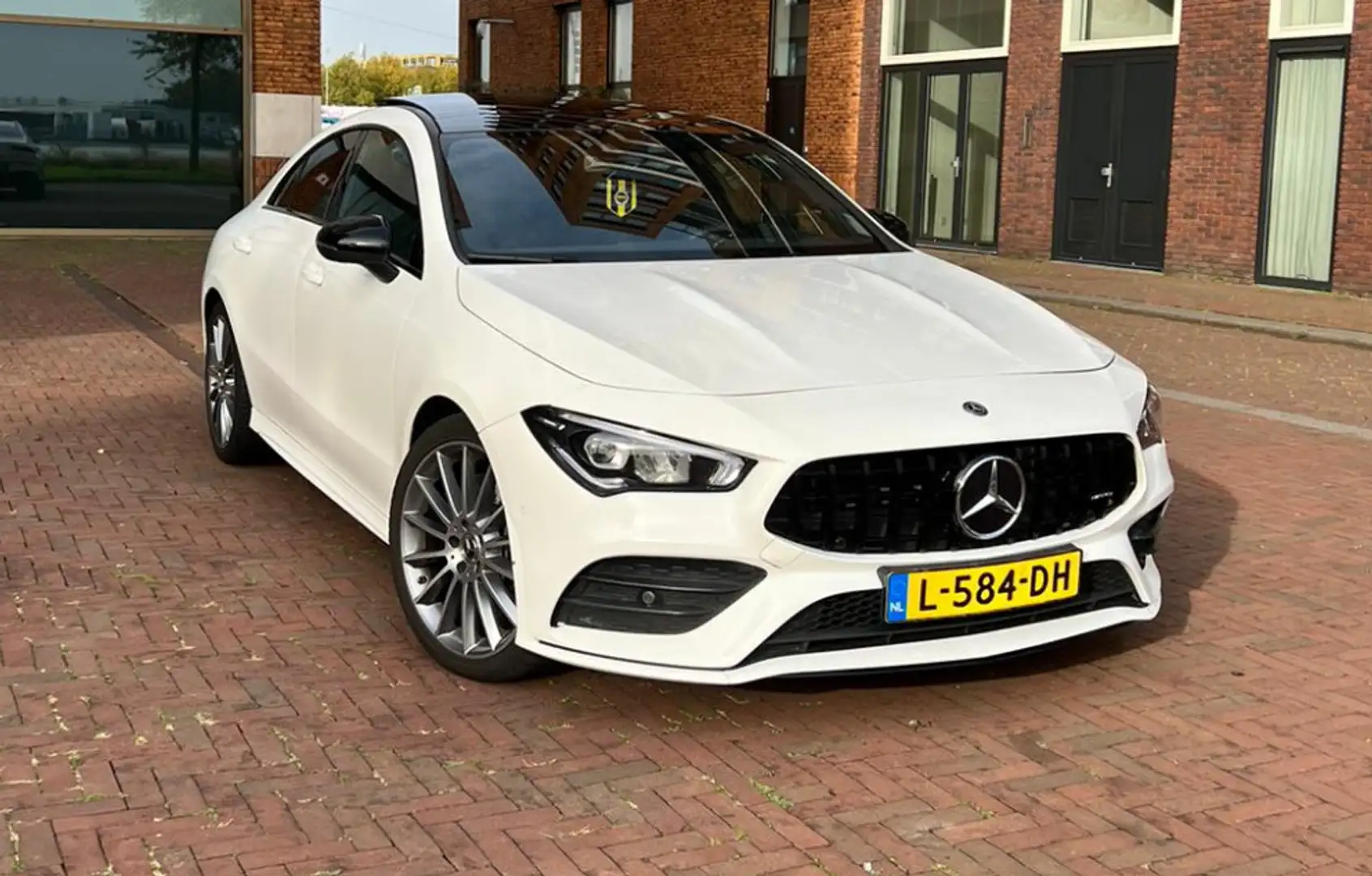 Mercedes-Benz CLA 220 Prem. Plus 190 PK Wit - 2