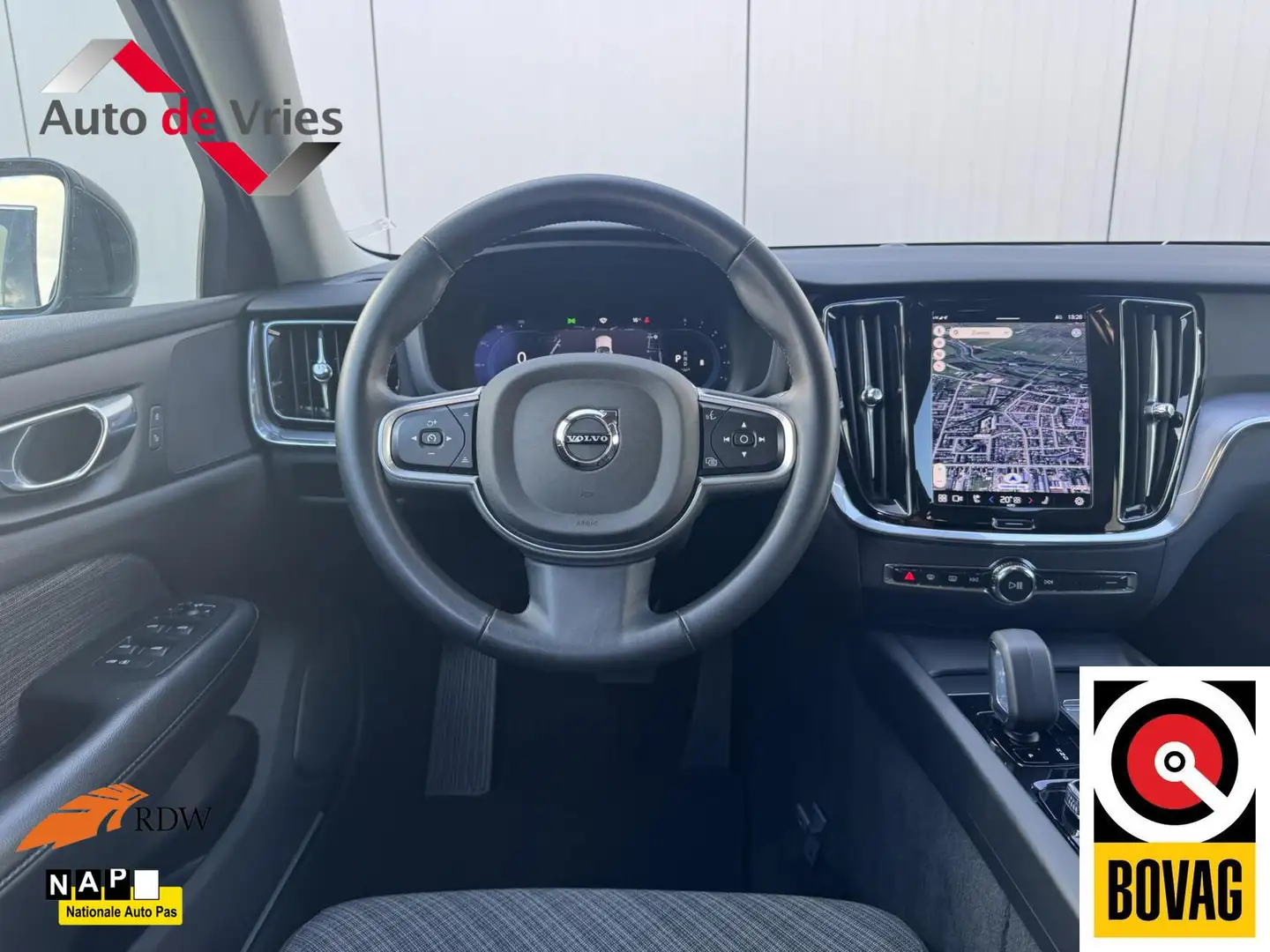 Volvo V60 2.0 B3 Core|Navi|NL-Auto|Adaptive Cruise|LED Zwart - 2