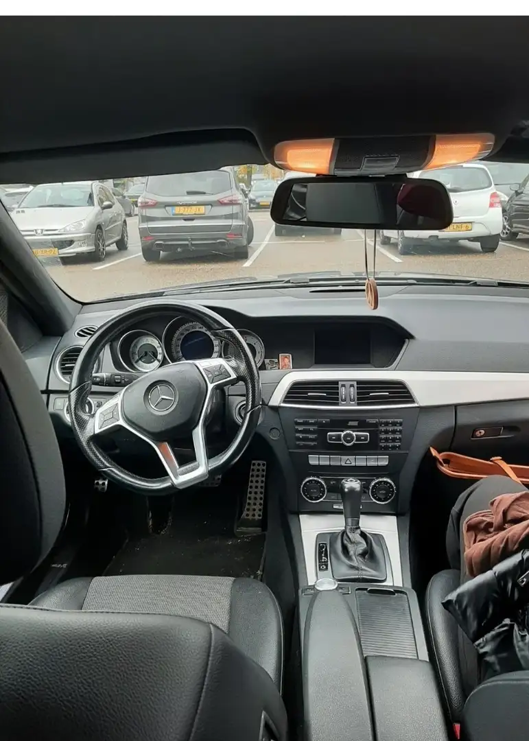 Mercedes-Benz 200 - 1