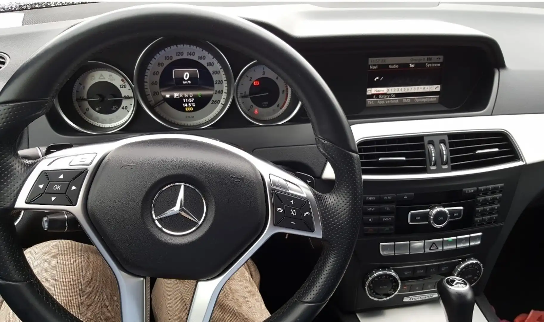 Mercedes-Benz 200 - 2