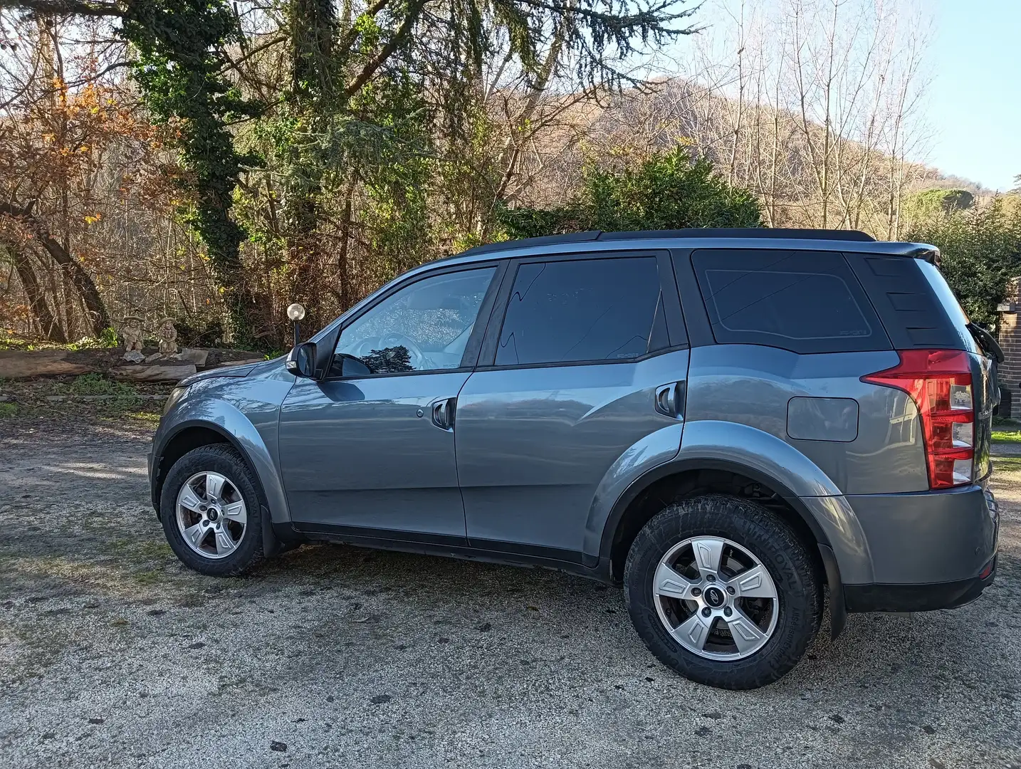 Mahindra XUV500 XUV500 2.2 16v W8 awd 7posti Grigio - 2