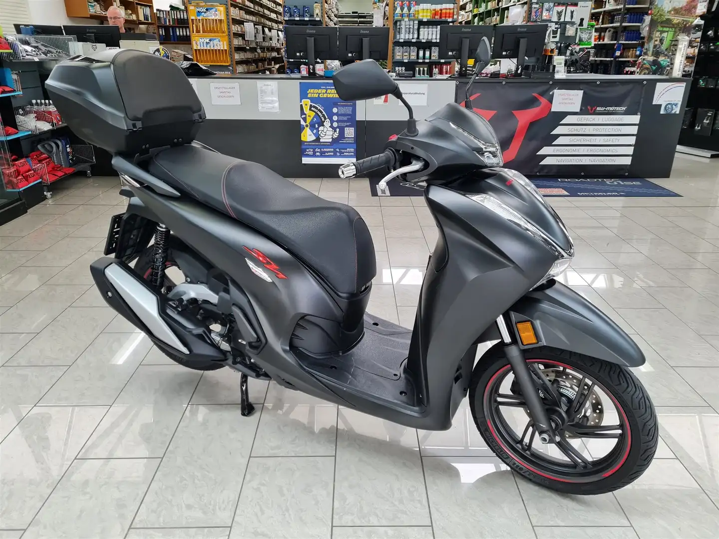 Honda SH 350i Schwarz - 1