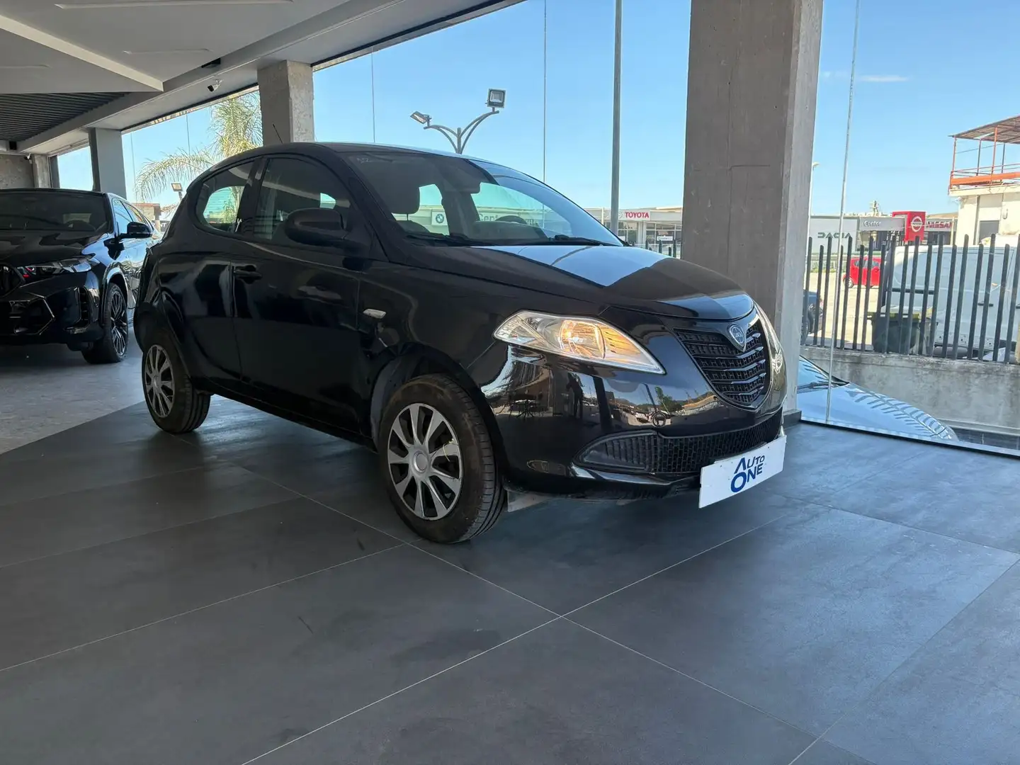 Lancia Ypsilon 0.9 Twinair 85Cv Metano Ecochic Gold - autoone.it Zwart - 1