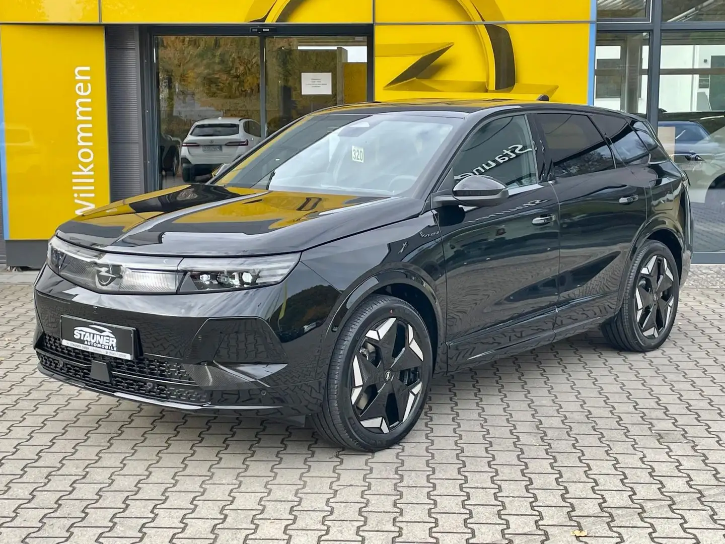 Opel Grandland ULTIMATE AWD 325PS 4x4 *PANO*HUD*NAPPA*MASSAGE* Schwarz - 2