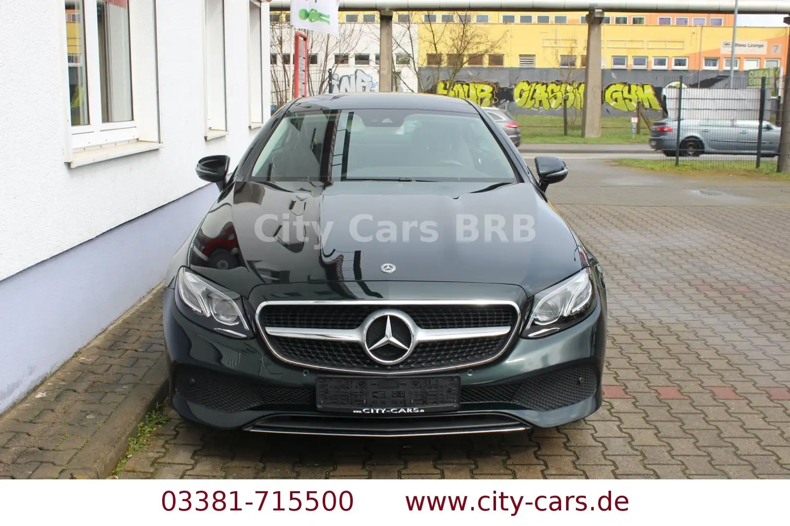 Mercedes-Benz E 300 Coupe*Autom*Pano*Comand*Cam*Burmester Grün - 2