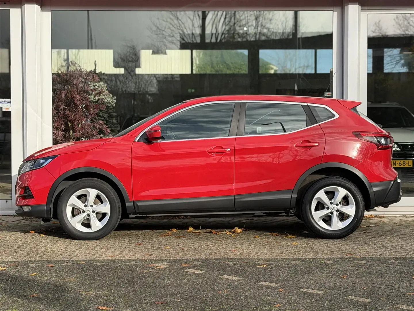 Nissan Qashqai 1.3 DIG-T 160pk DCT Acenta | Trekhaak | Navigatie Rood - 2