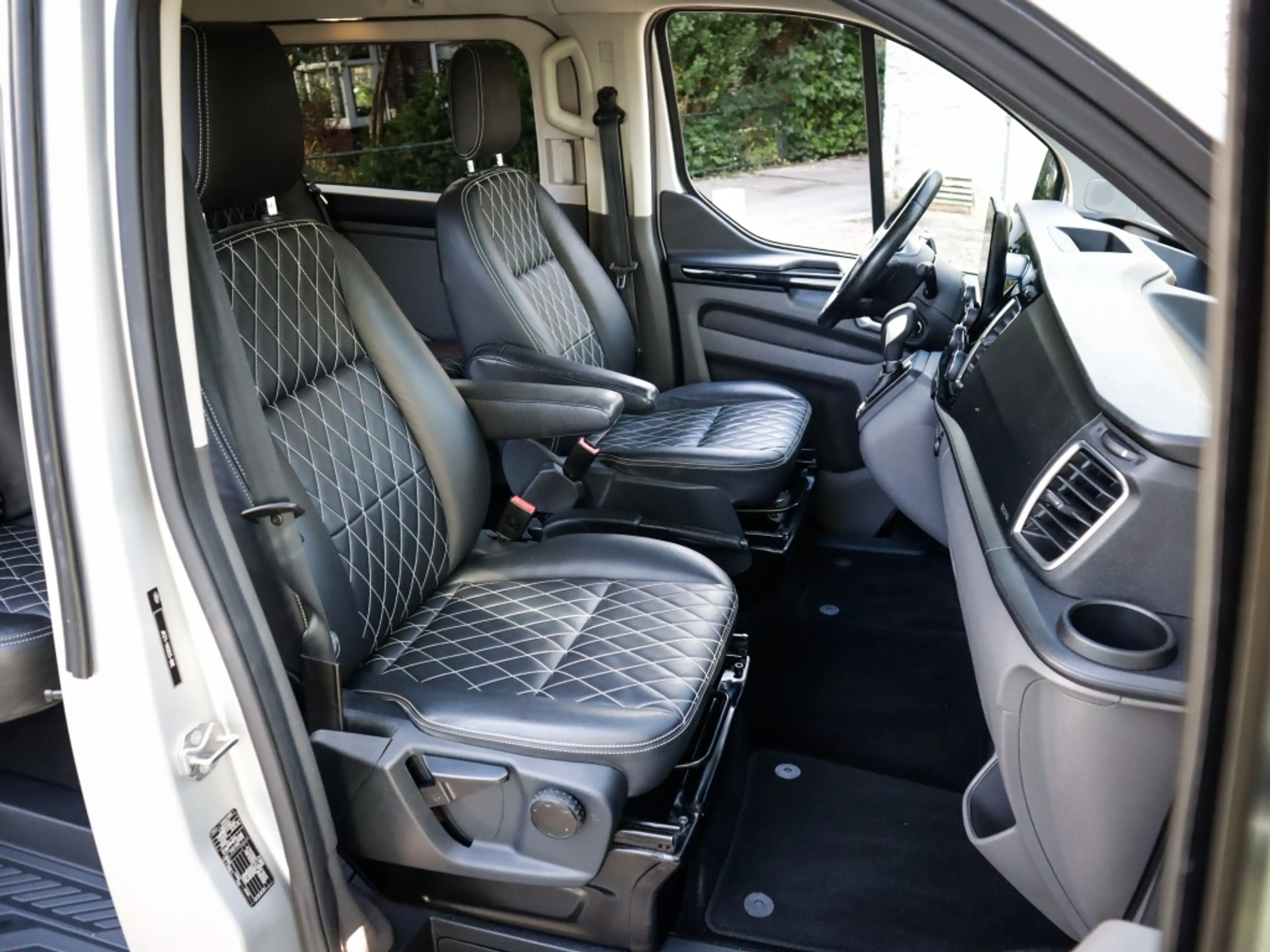 Ford Transit Custom 300 2.0 TDCI L2H1 Limited DC 2e-Eig. & Keurig-Onde — photo 14