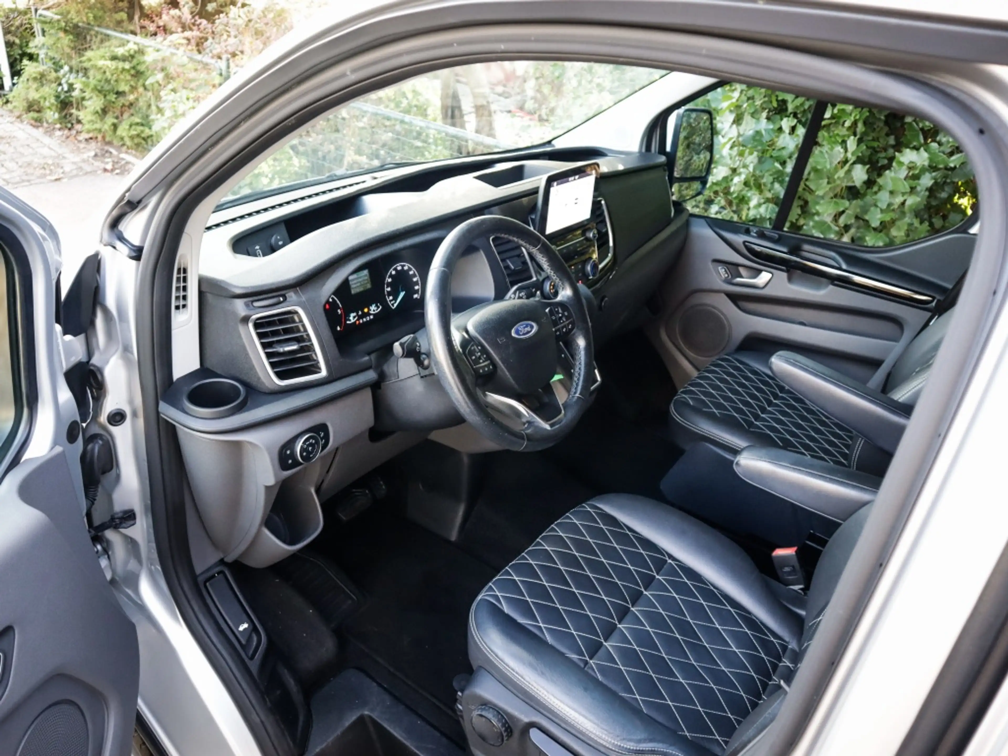 Ford Transit Custom 300 2.0 TDCI L2H1 Limited DC 2e-Eig. & Keurig-Onde — photo 4