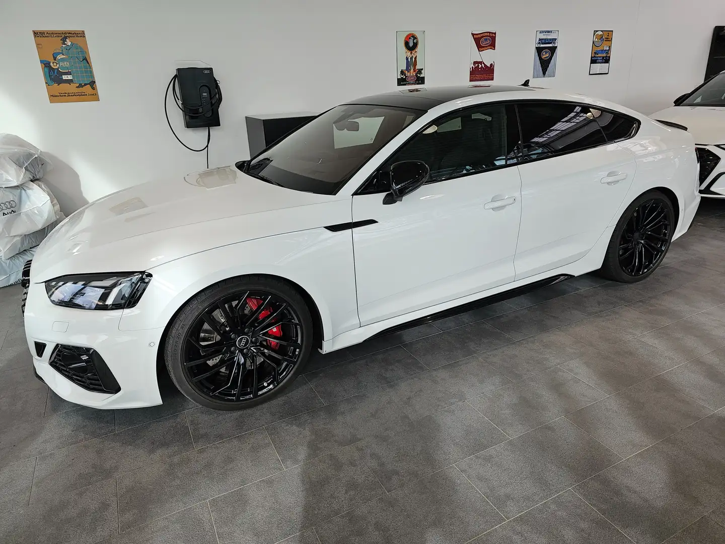 Audi RS5 Sportback Pano*Laser*V/Max 280*Quattro*Bang&Olufse Белый - 2