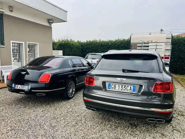Bentley Flying Spur 1 proprietario 43.000 km originali pari al nuovo..