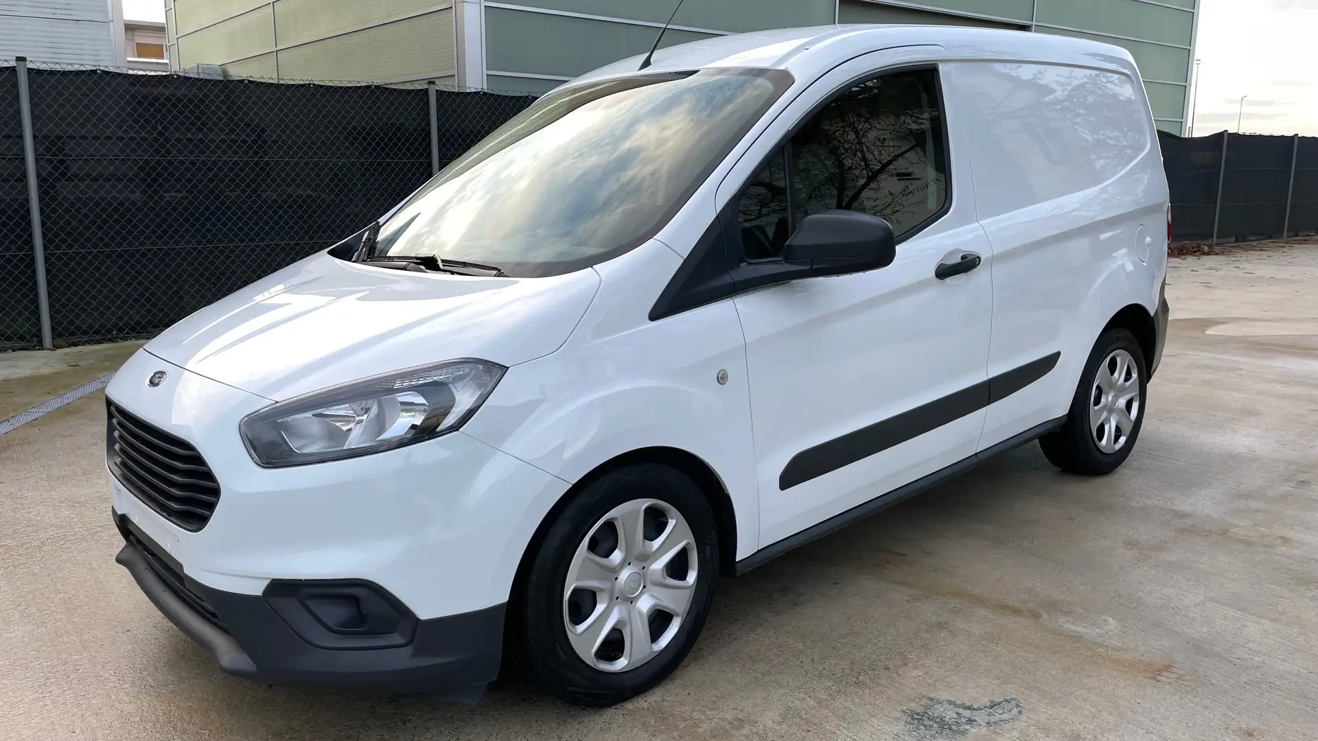 Ford Transit Courier Trend*1.5 TDCi*NAVI*Touchscreen Weiß - 2