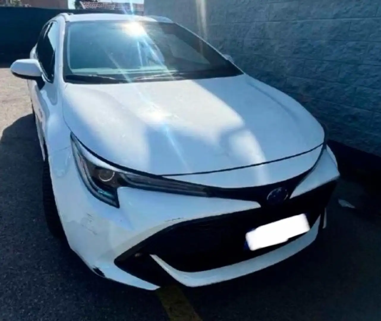 Toyota Corolla 2.0 Hybrid Lounge Bianco - 1