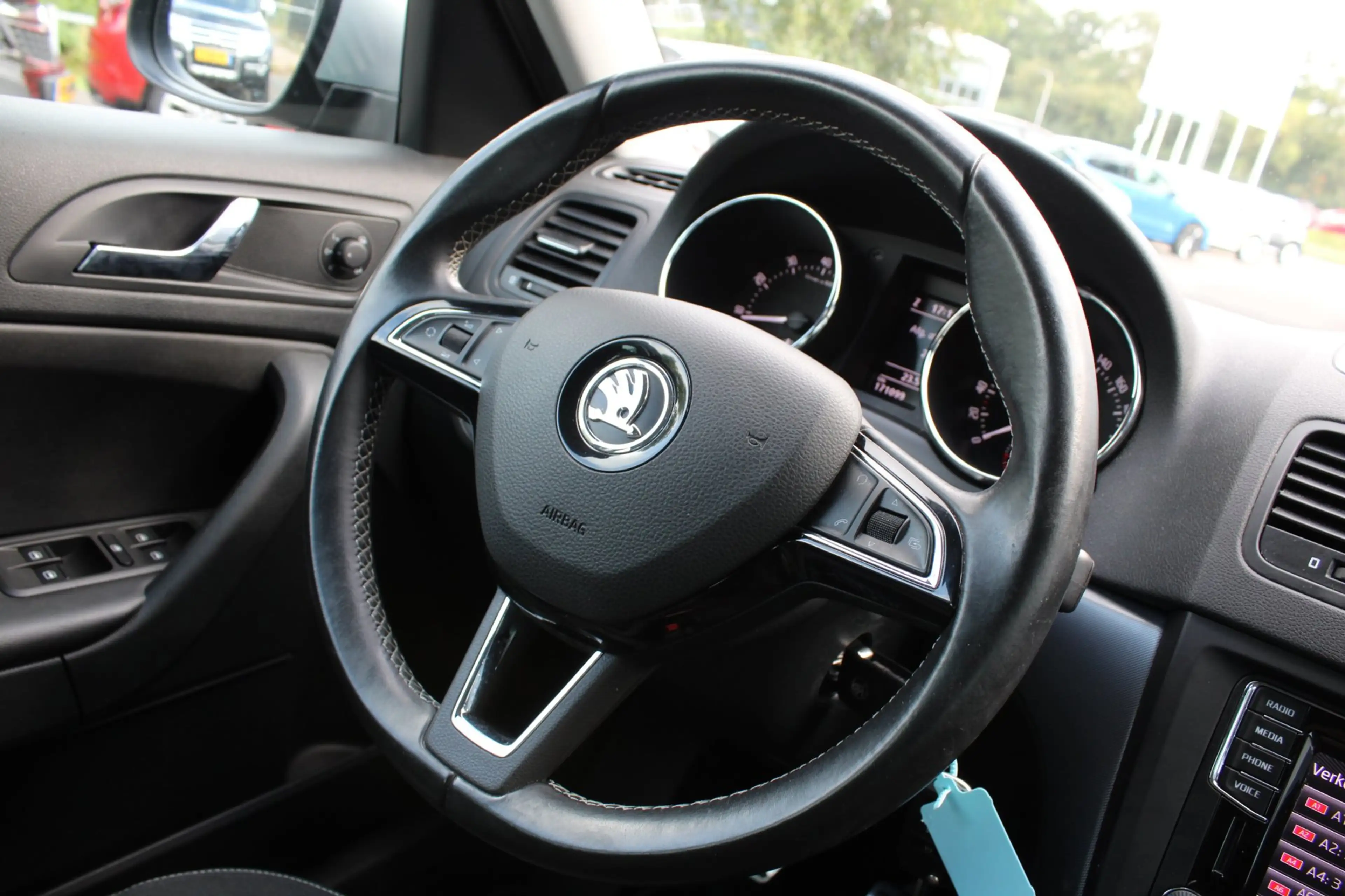 Skoda Yeti Outdoor 1.2 TSI Adventure Clima/Cruise/Stoelverwar — photo 35