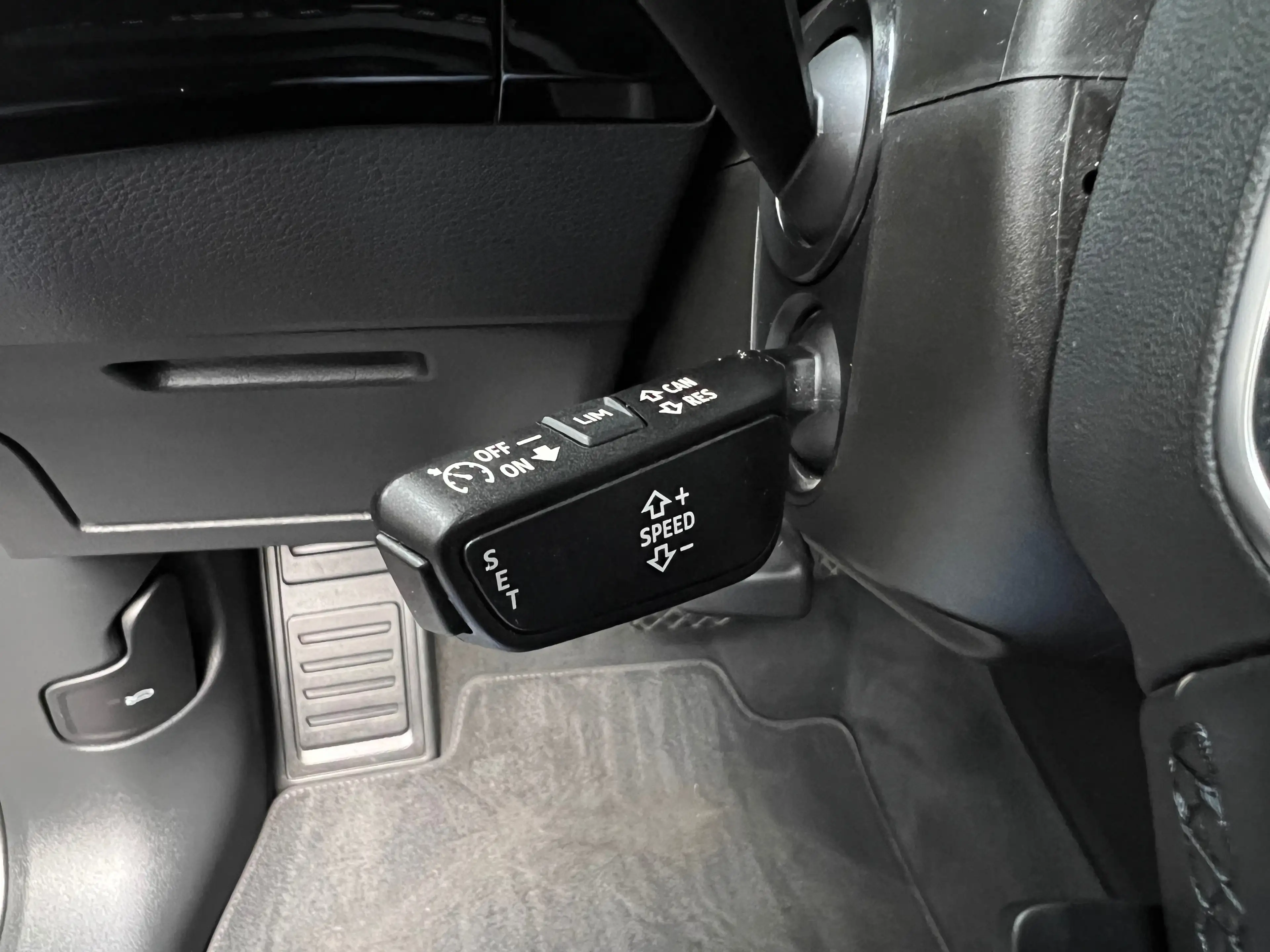 Audi e-tron 55 Quattro S line / BLACK pack / — photo 10