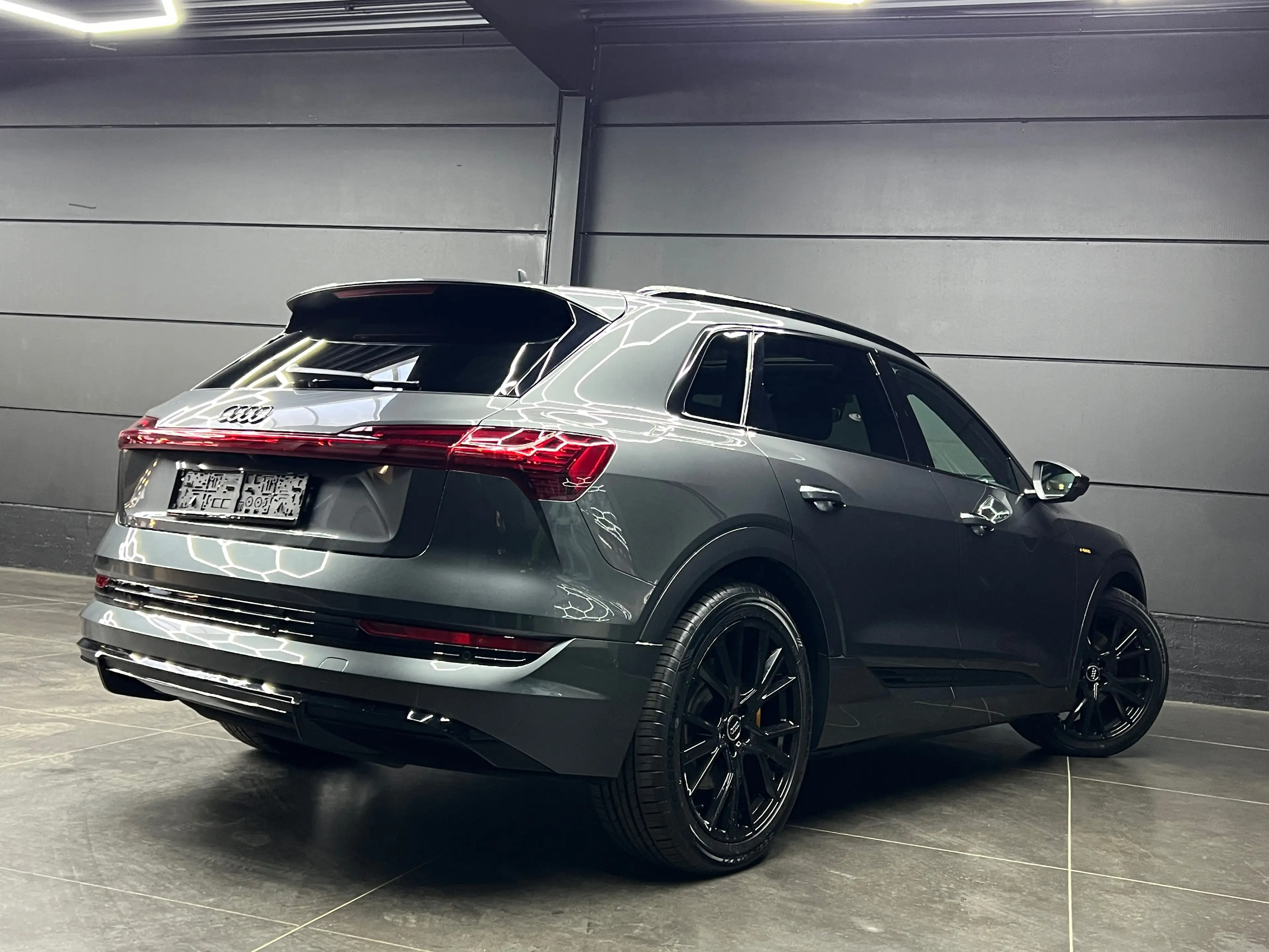 Audi e-tron 55 Quattro S line / BLACK pack / — photo 5