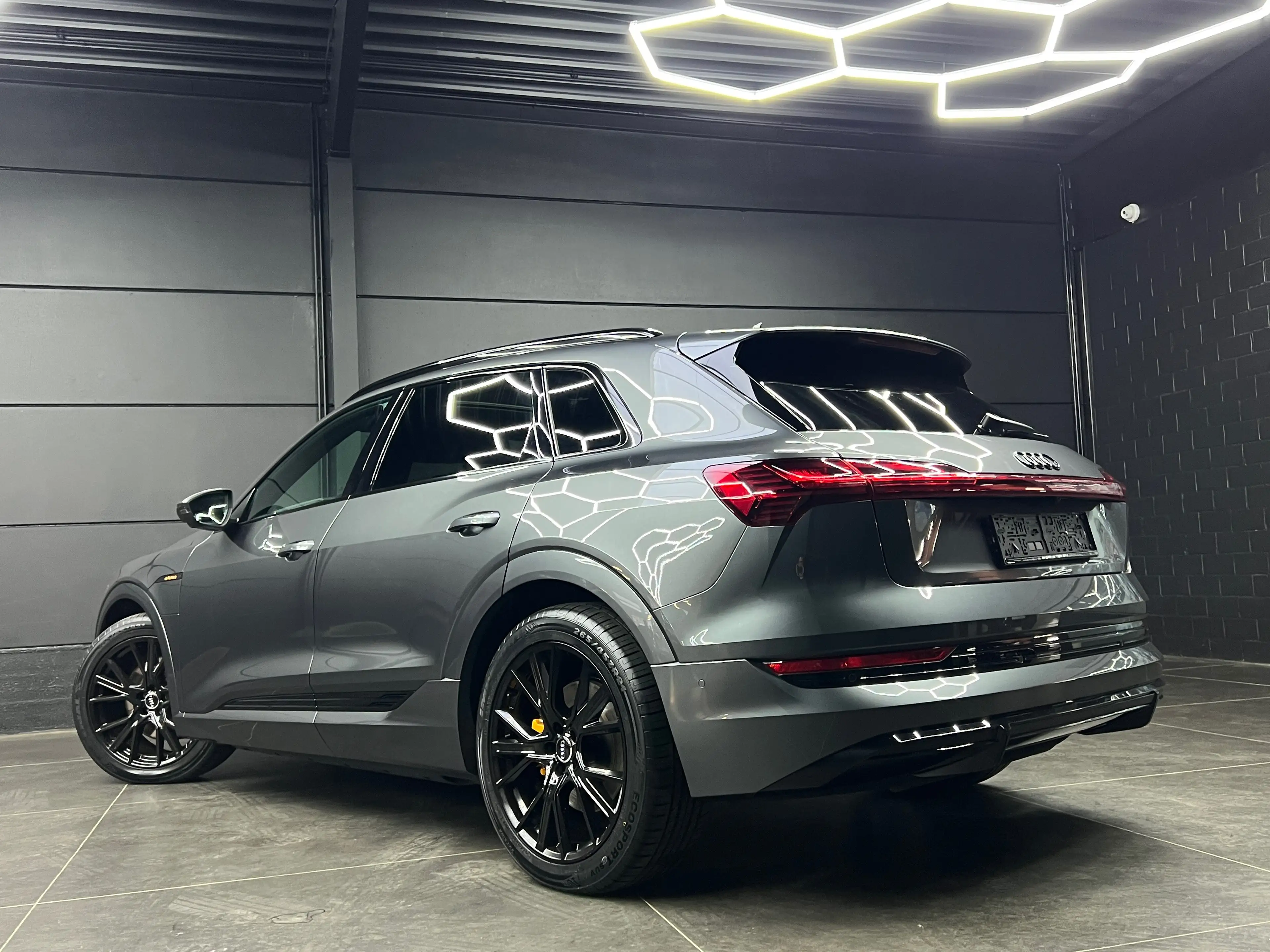 Audi e-tron 55 Quattro S line / BLACK pack / — photo 4