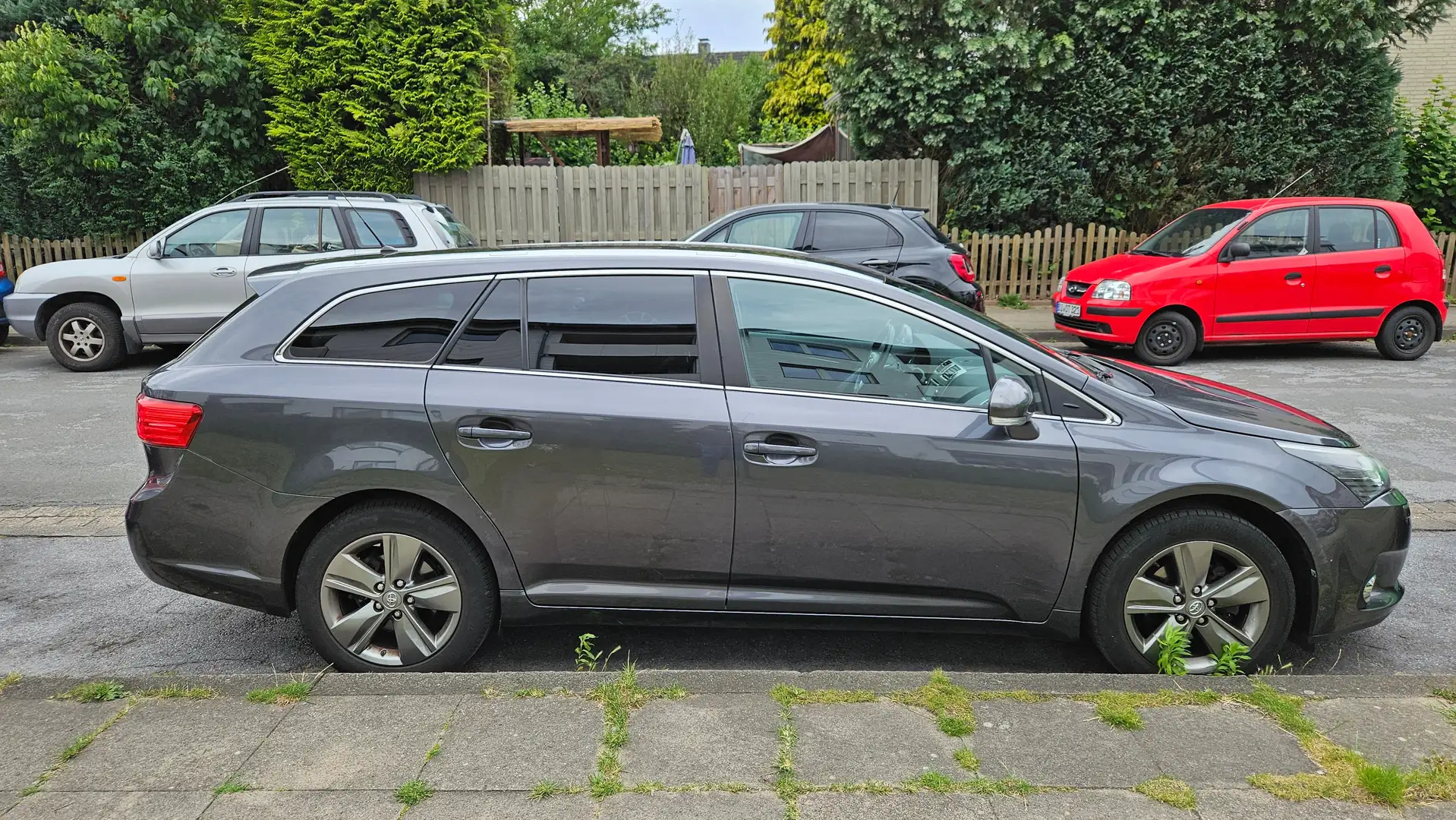 Toyota Avensis Touring Sports 1,8 Navi Klima SHZ Kamera Gris - 2