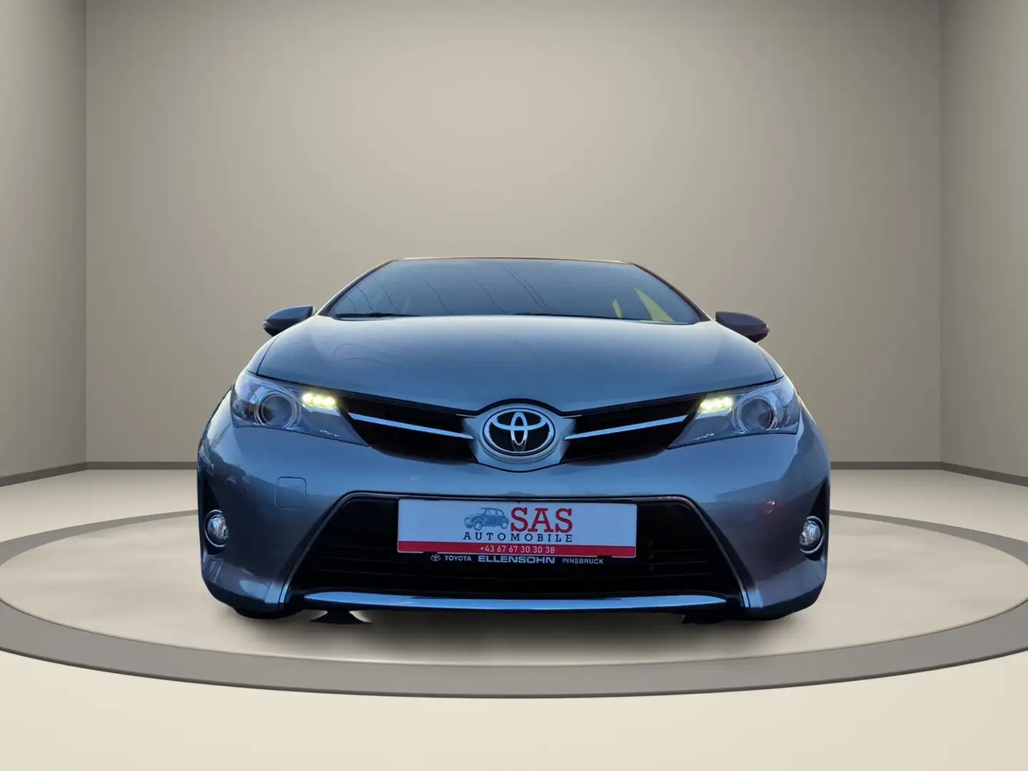 Toyota Auris Auris 1,33 dVVT-i Active Active Grau - 2