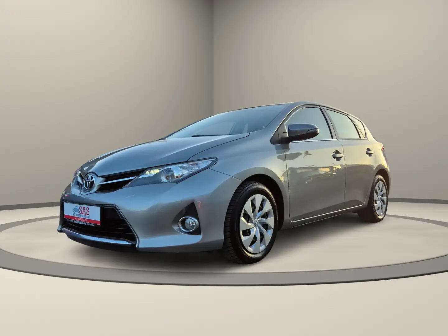 Toyota Auris Auris 1,33 dVVT-i Active Active Grau - 1