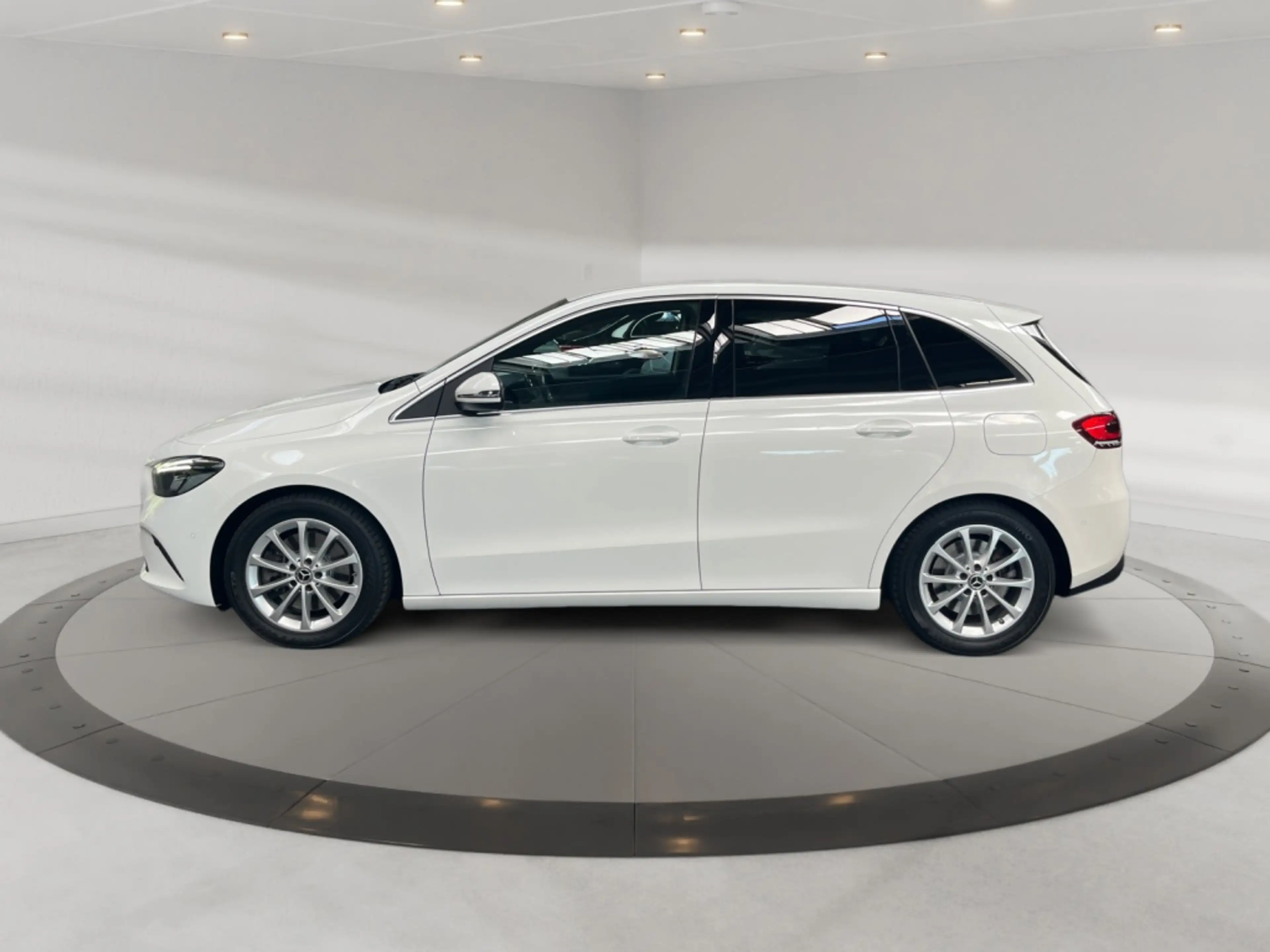 Mercedes-Benz B 250 Progressive  MBUX+Progressive+AHK+Wide+Cam — photo 4