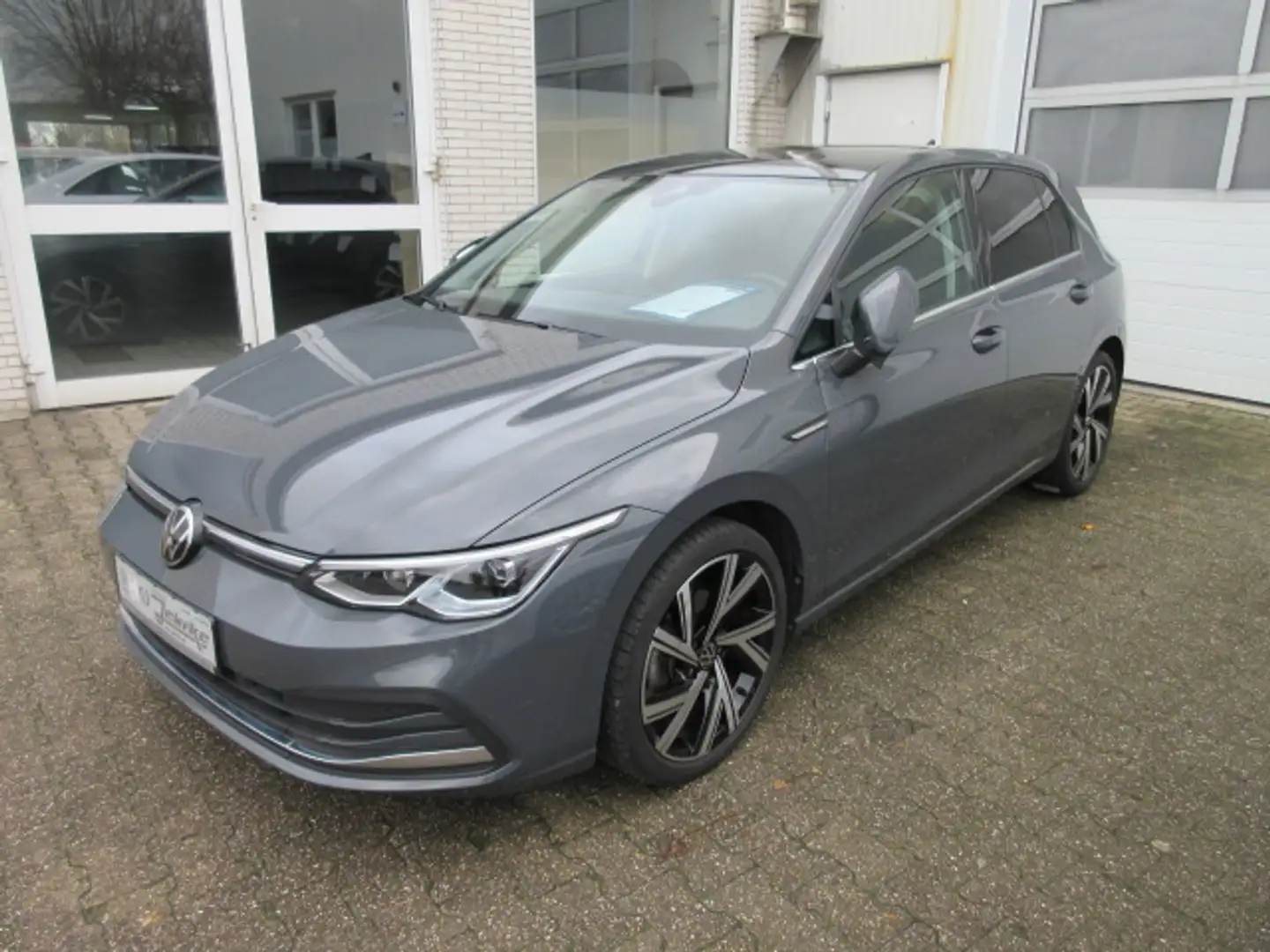 Volkswagen Golf Style 1.5 eTSI DSG NAVI PANORAMA HARMAN KAMERA LED ALU APS SITZHEIZUNG CLIMATRONIC Grau - 1
