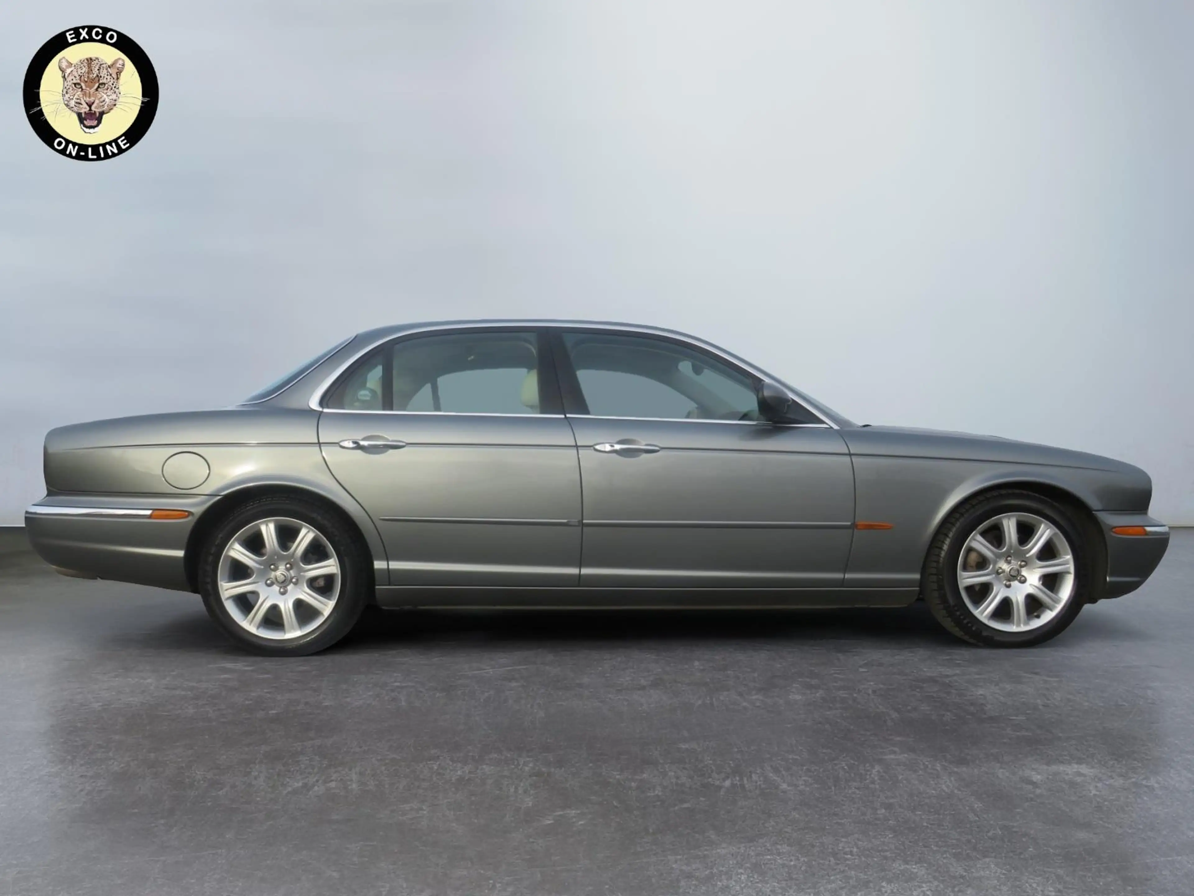 Jaguar XJ 4.2 V8 Executive — photo 11