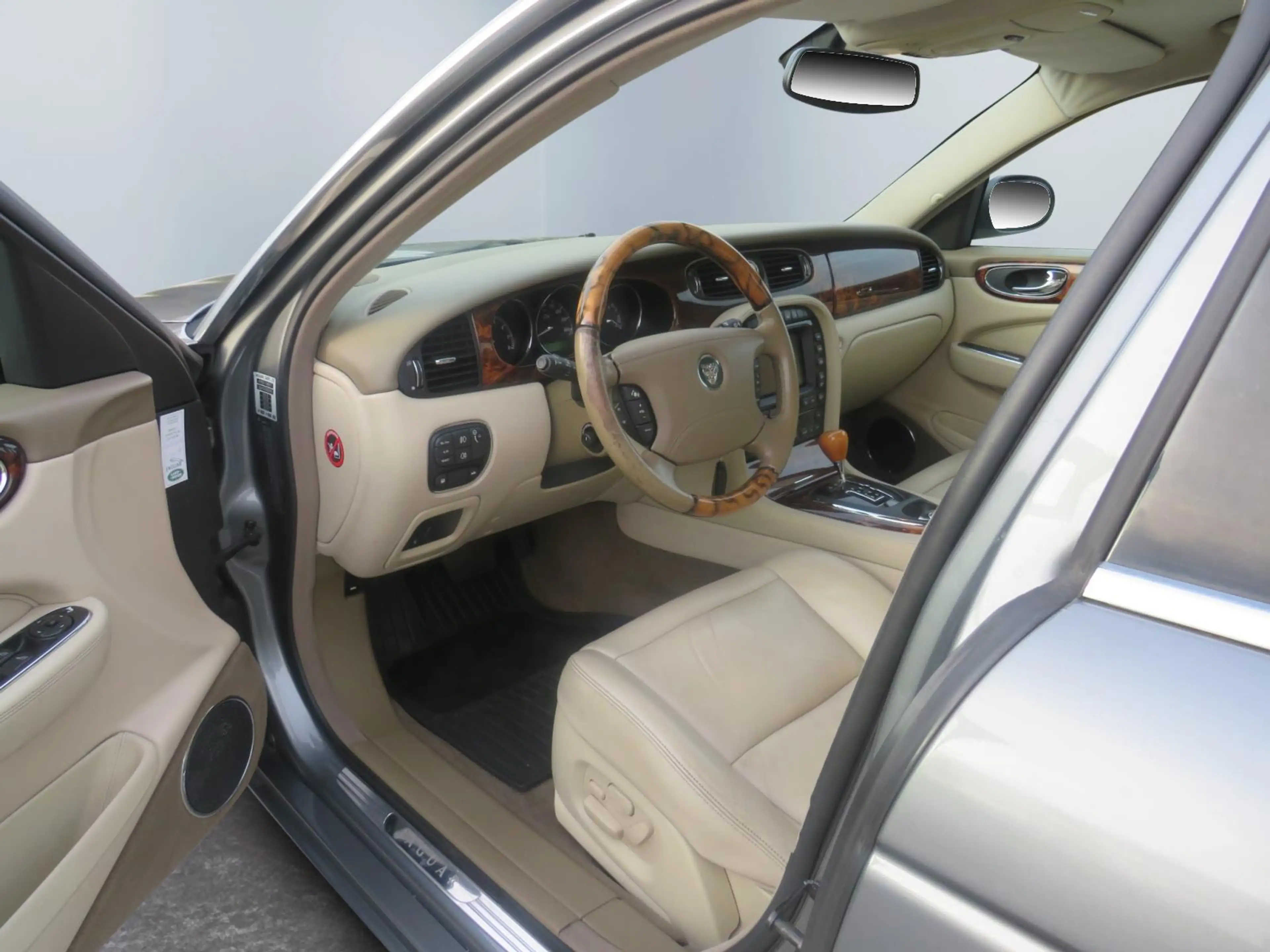 Jaguar XJ 4.2 V8 Executive — photo 10