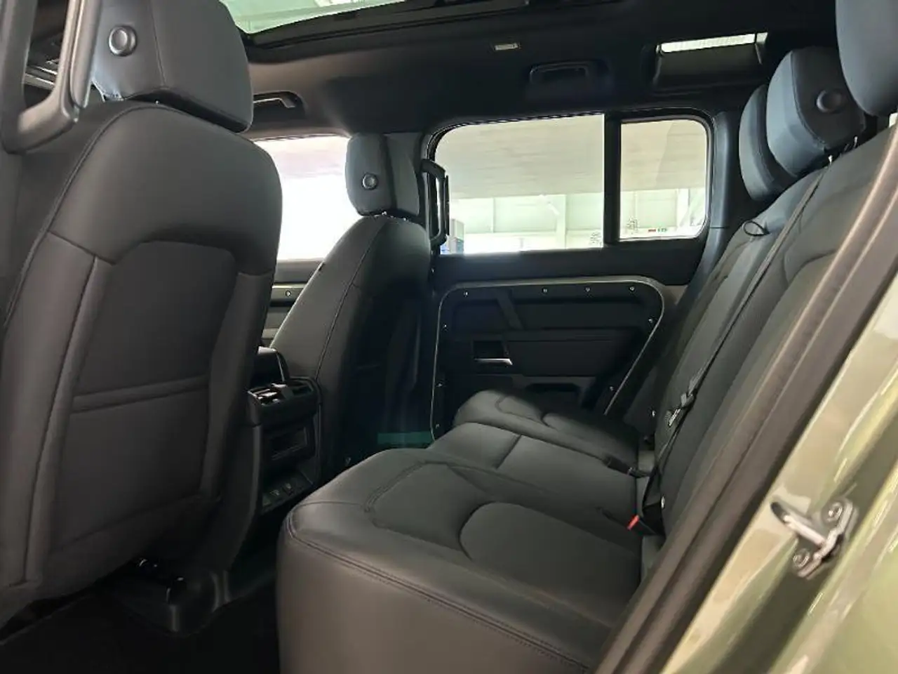 Land Rover Defender 2026 — фото 10