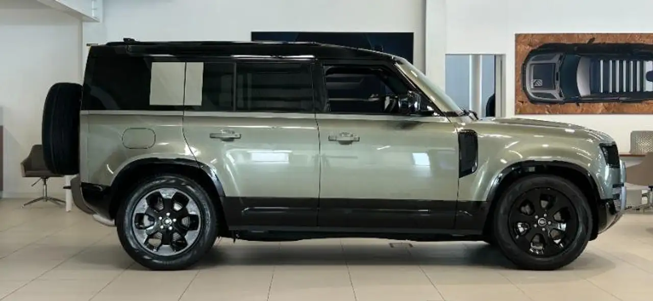 Land Rover Defender 2026
