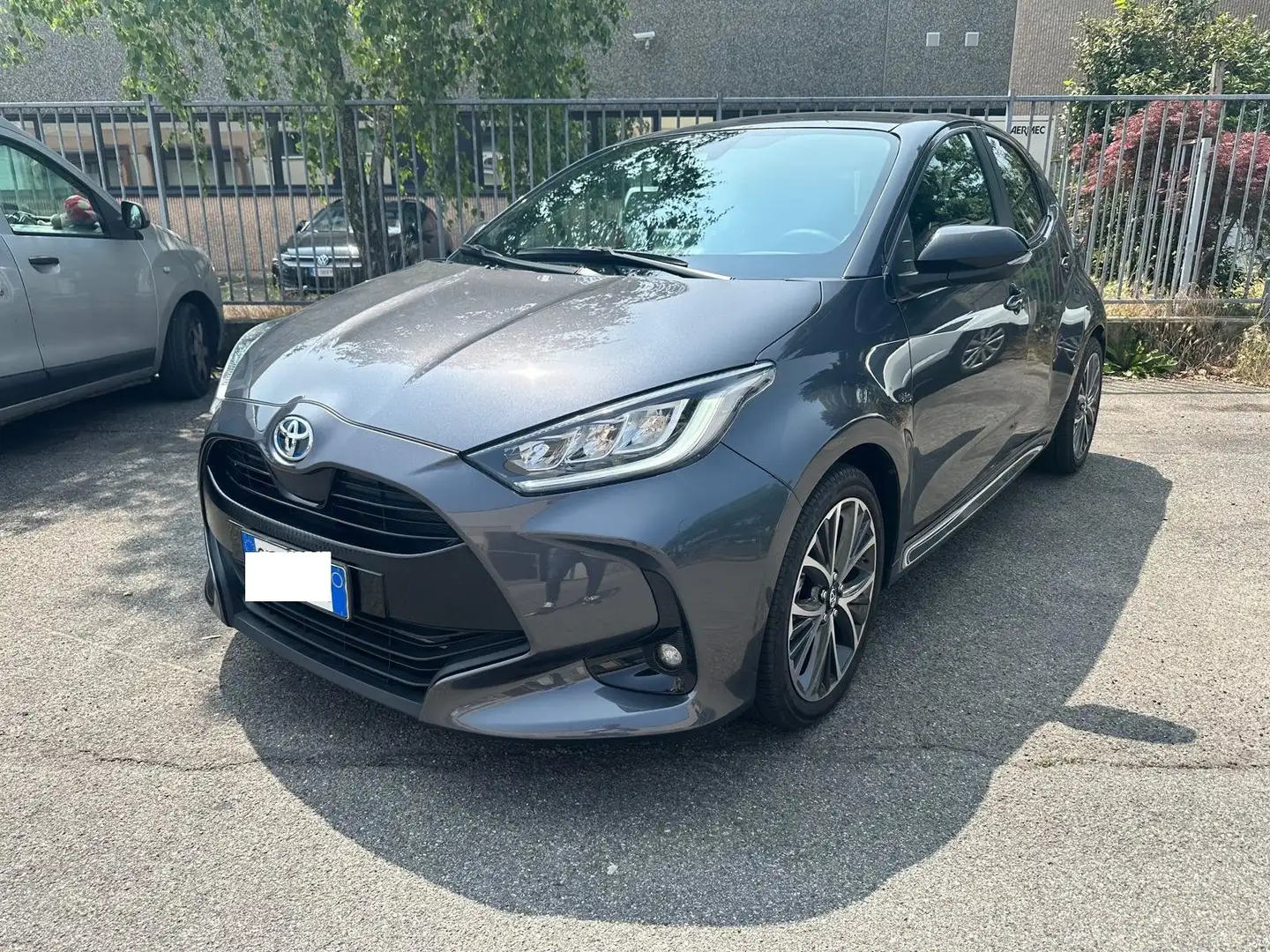 Toyota Yaris Yaris 1.5h Lounge OK NEOPATENTATI !! Gris - 1