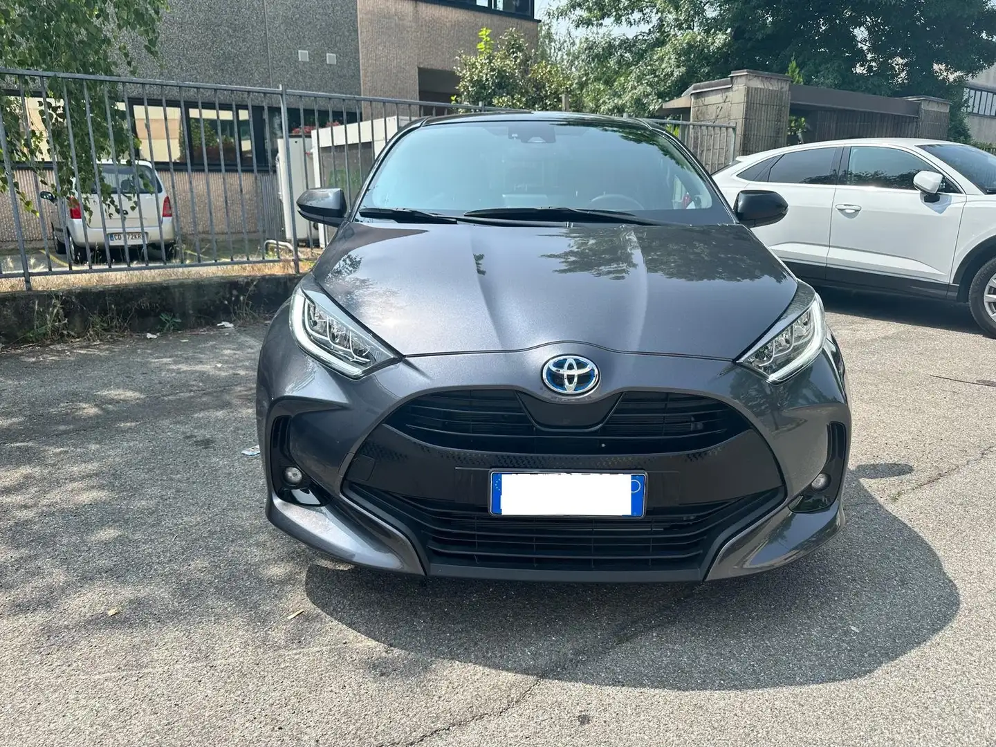 Toyota Yaris Yaris 1.5h Lounge OK NEOPATENTATI !! Gris - 2