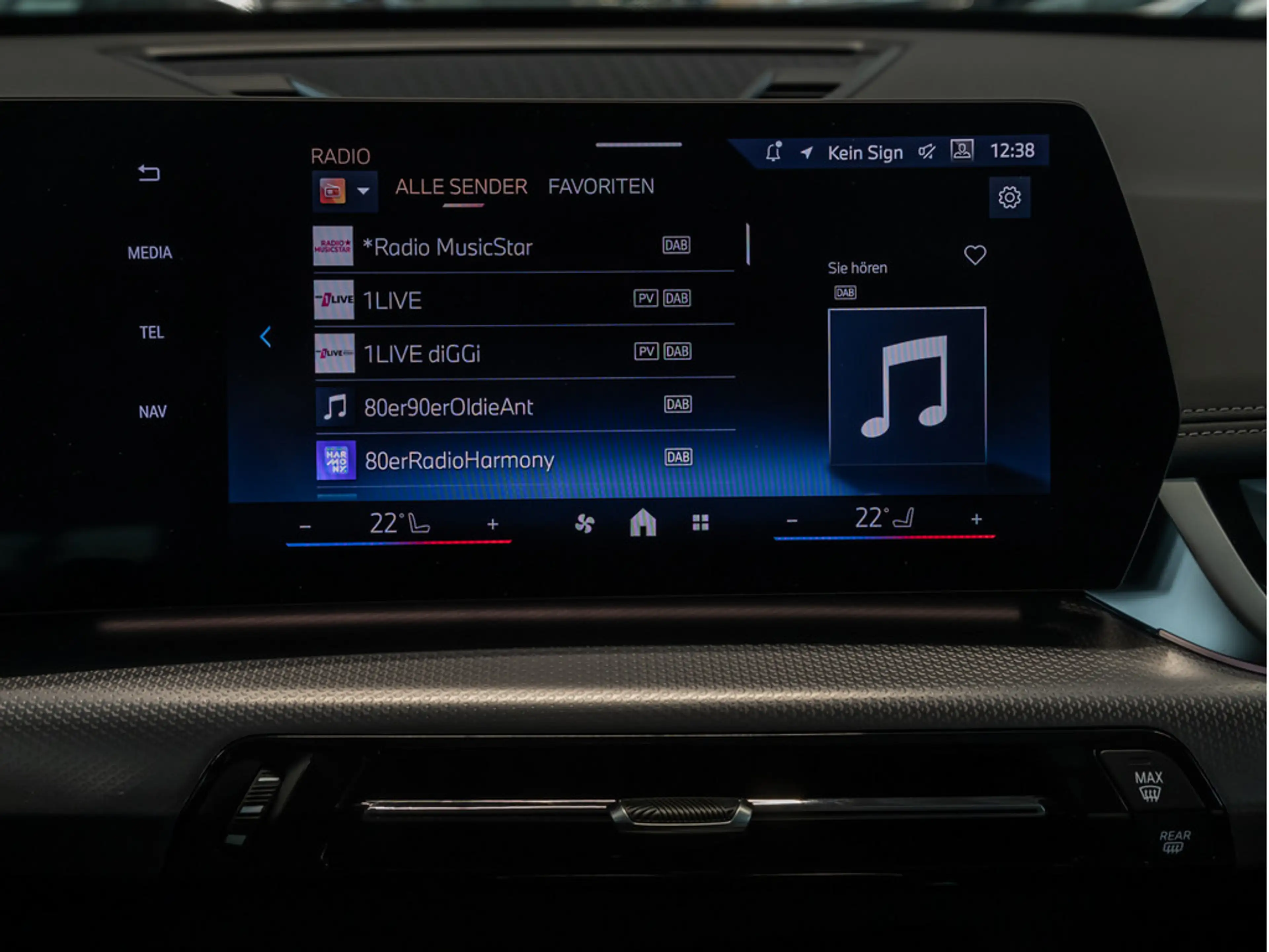 BMW X1 sDrive 18i M-Sport Pro PANO LED NAVI SHZ — photo 15