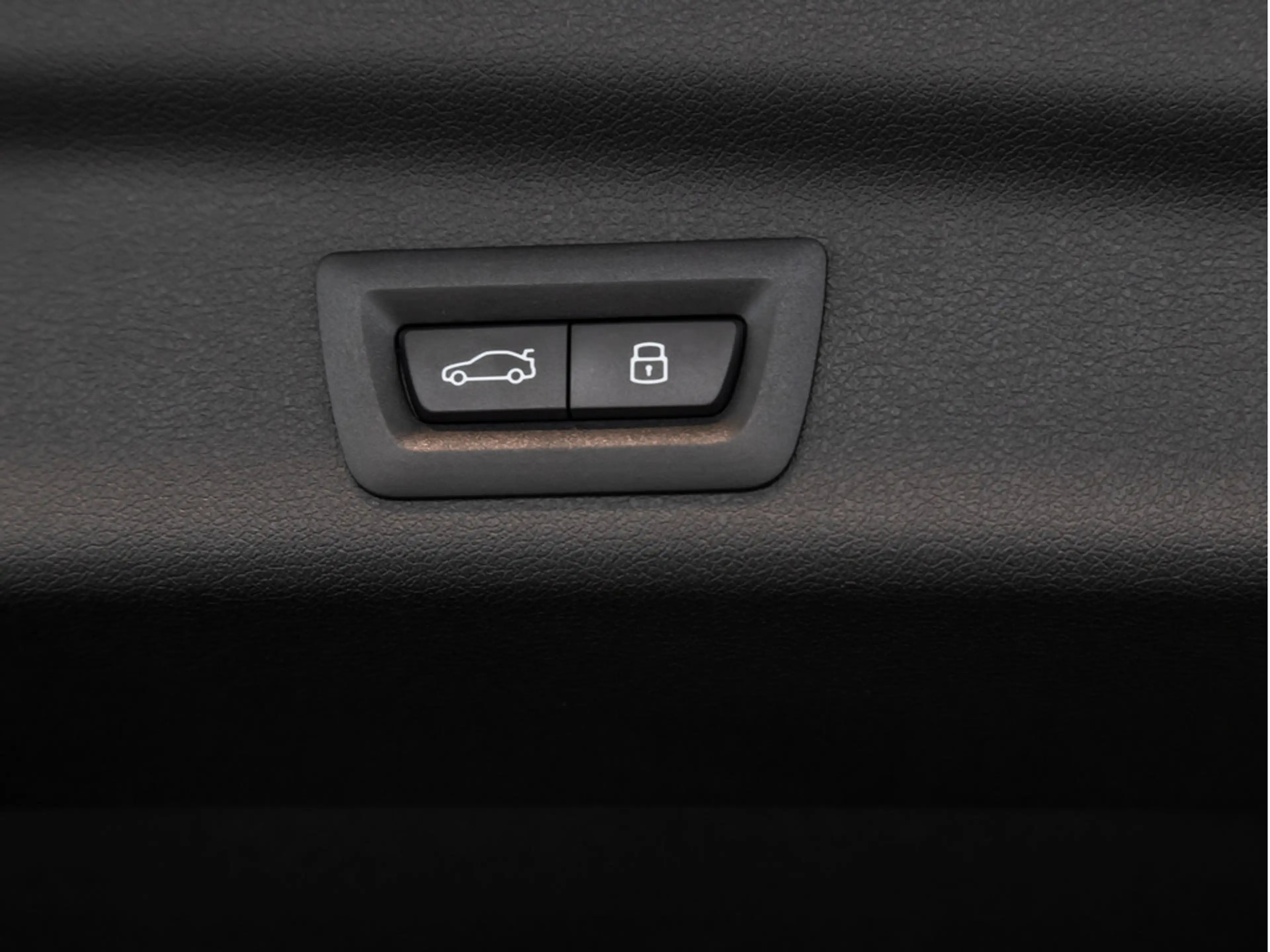 BMW X1 sDrive 18i M-Sport Pro PANO LED NAVI SHZ — photo 10