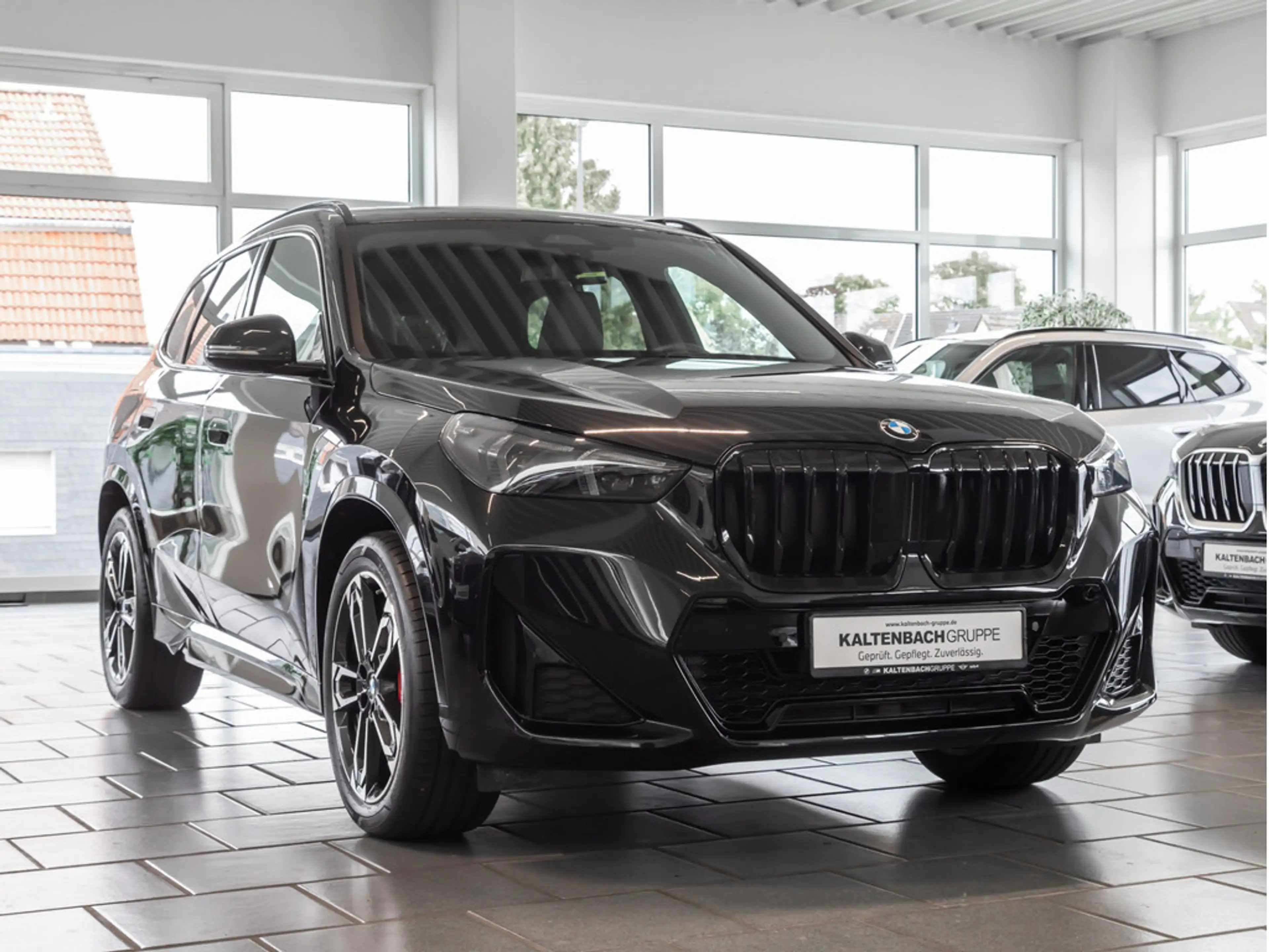 BMW X1 sDrive 18i M-Sport Pro PANO LED NAVI SHZ — photo 4