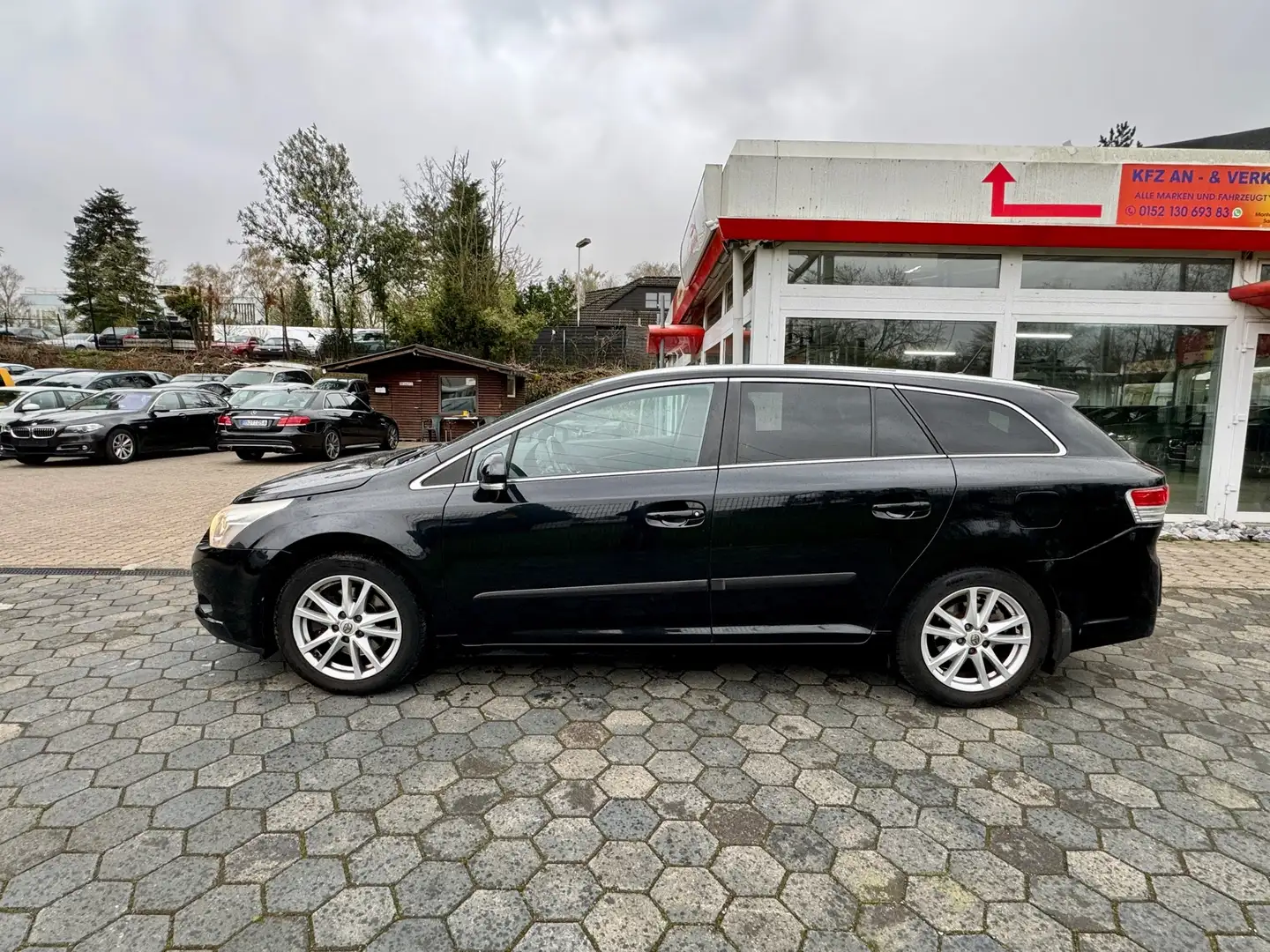 Toyota Avensis Combi 2.2 D-4D Edition Fekete - 2