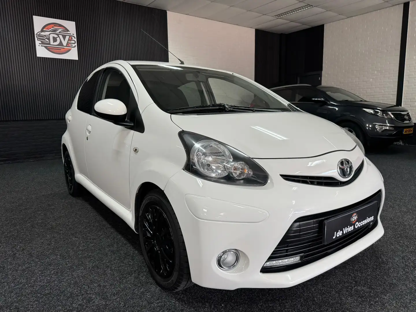Toyota Aygo 1.0 VVT-i Now, AIRCO, ELEK PAKKET, NW APK, MISTLAM Blanc - 2