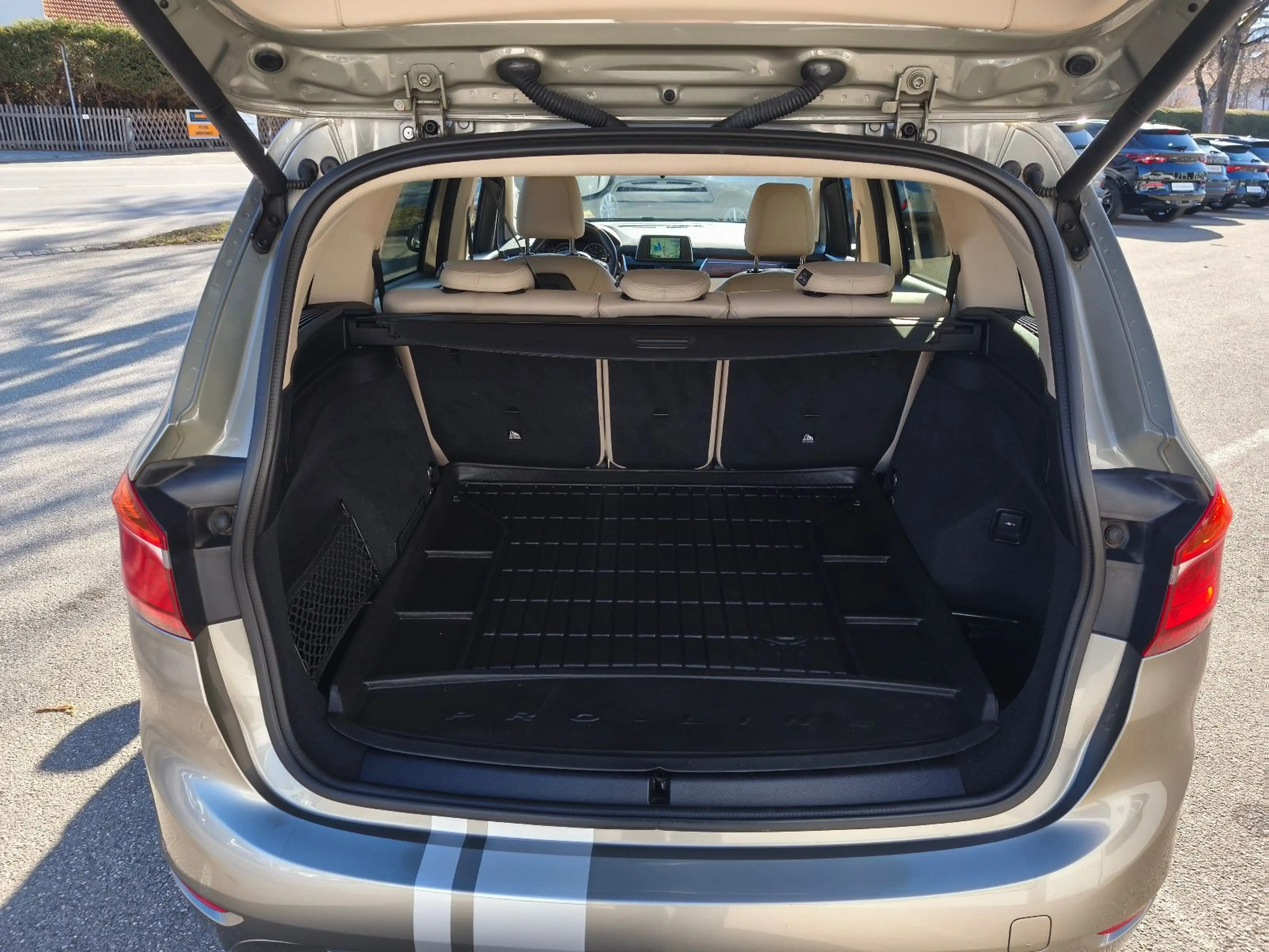 BMW 220 Baureihe 2 Gran Tourer 220 d xDrive Luxury Line — photo 14