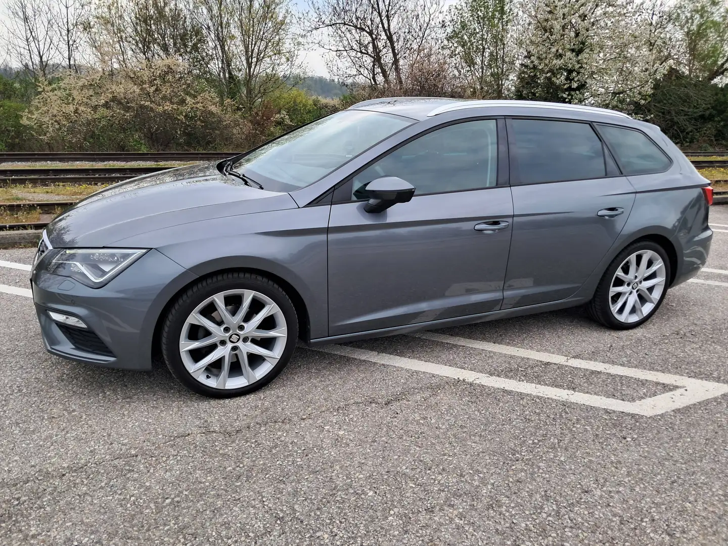 SEAT Leon Leon ST FR 1,4 TSI FR Grau - 2