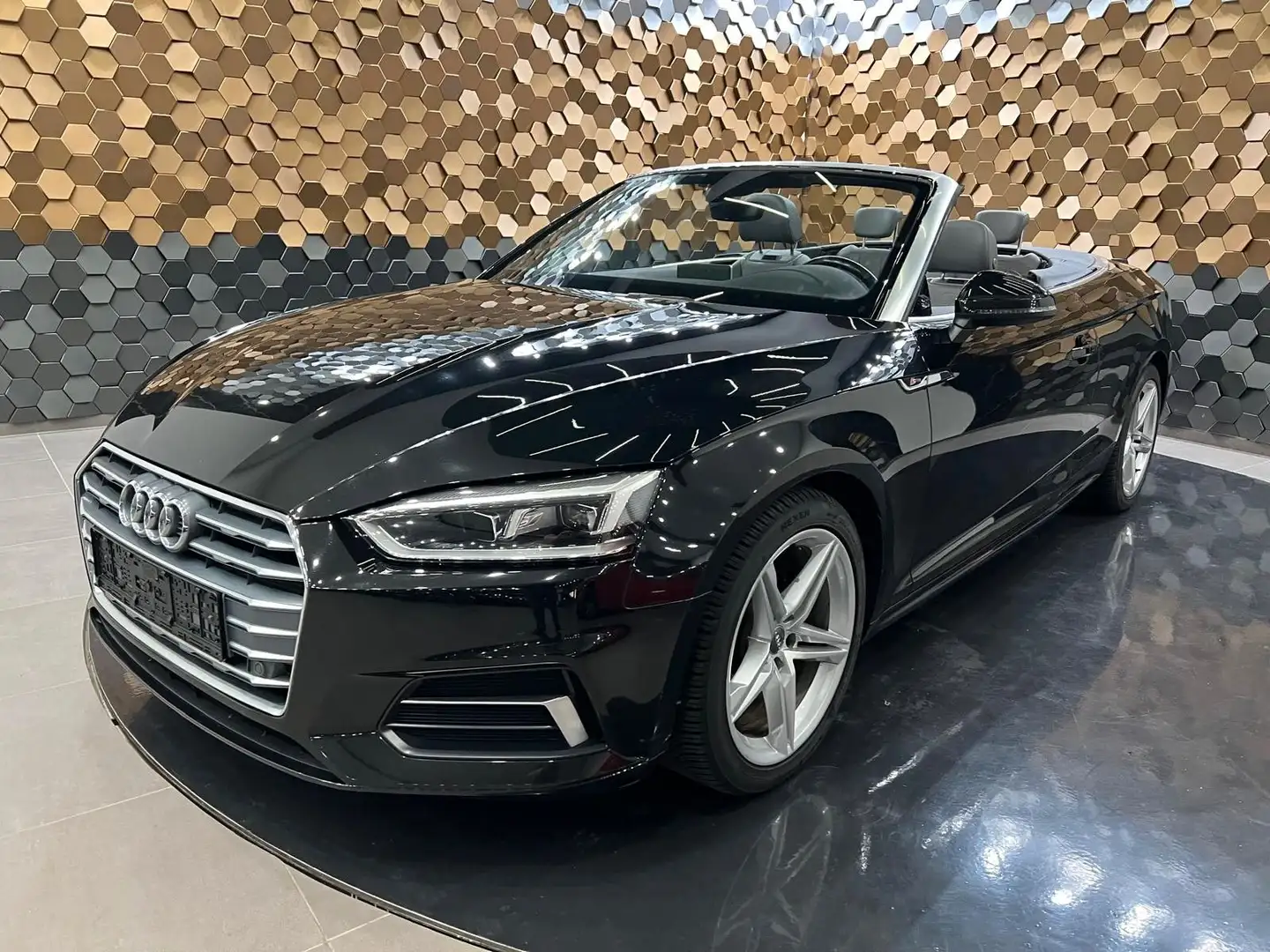 Audi A5 Cabriolet *S-Line*Virtual Cockpit*LED*AHK* Schwarz - 1