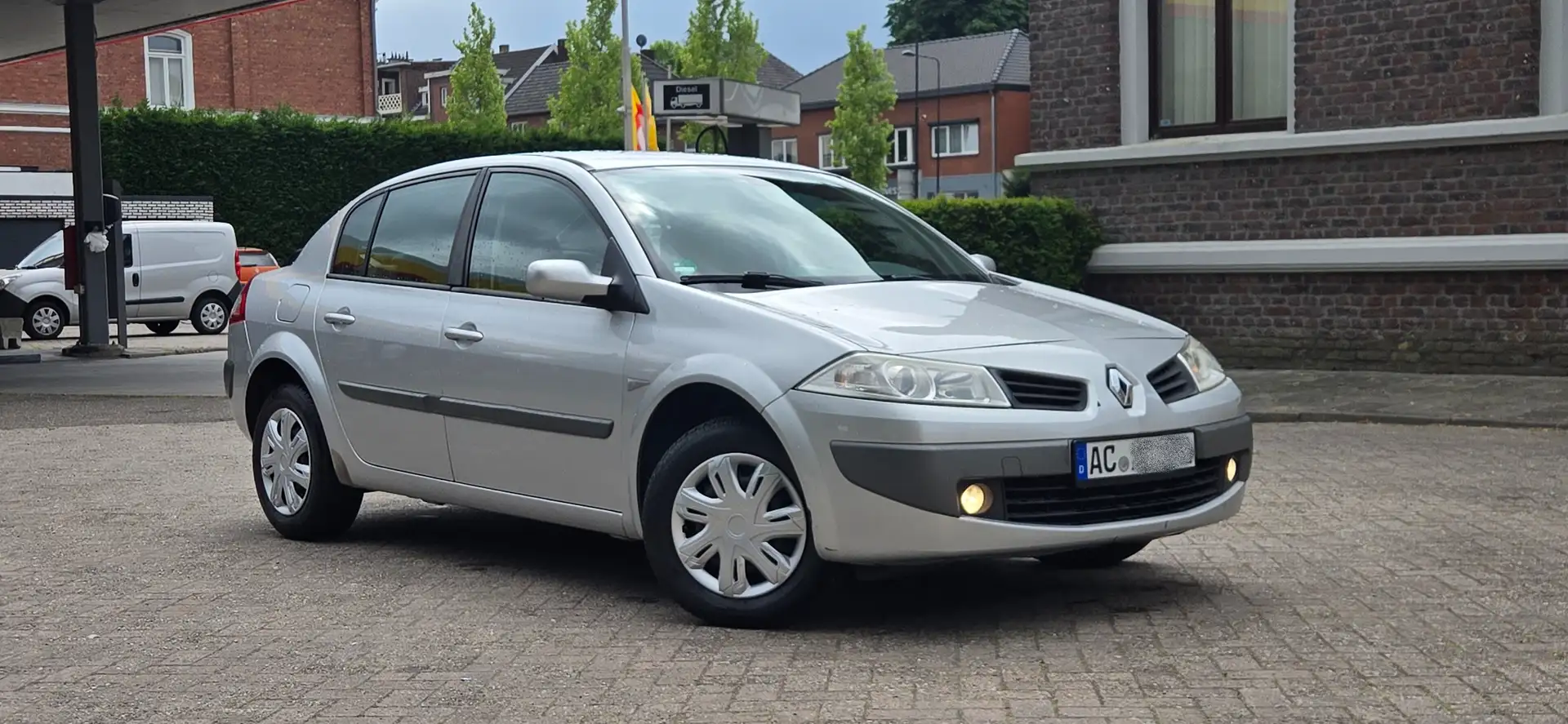 Renault Megane 1.6 Aut. Dynamique 1HAND 55000 KM Silber - 1