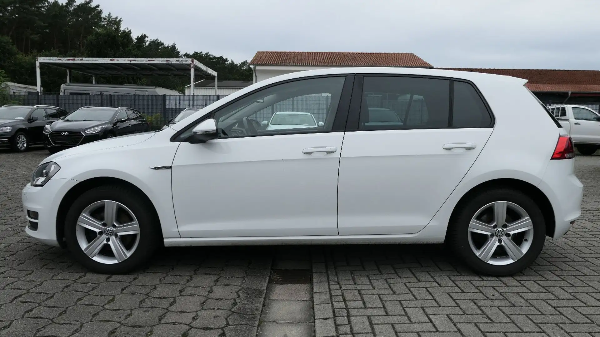 Volkswagen Golf VII Lounge Klimaaut./PDC/MFL/Navi/Scheckhef Wit - 2